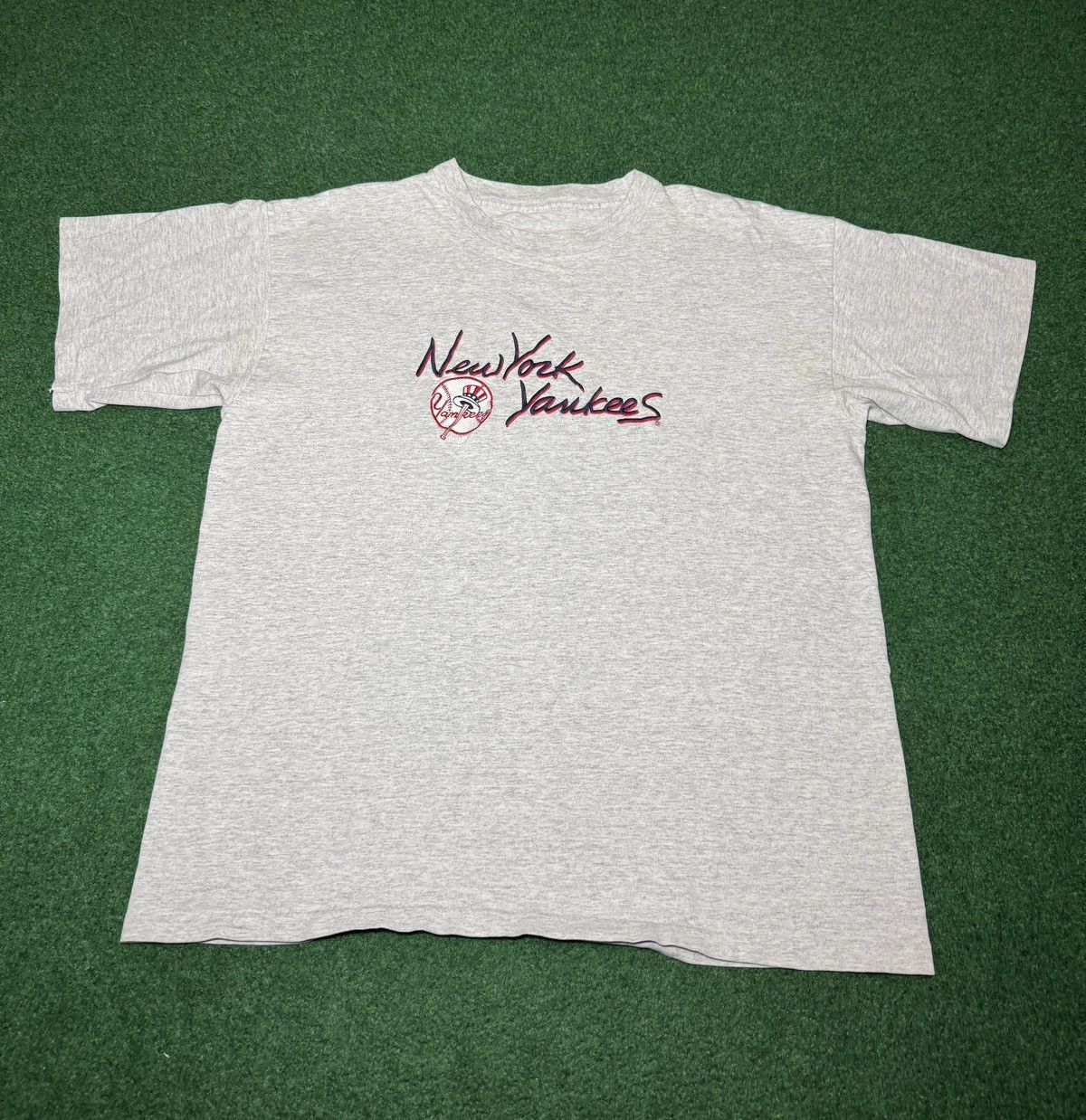 Vintage Vintage New York Yankees Embroidered XL Retro 90s T Shirt Size US XL / EU 56 / 4 - 1 Thumbnail