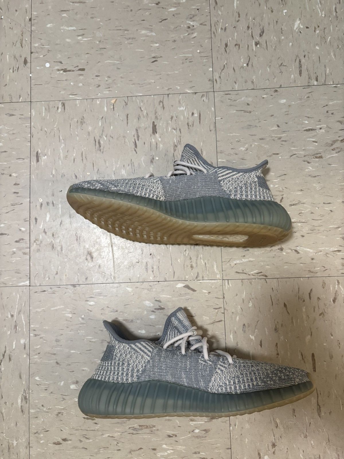 Yeezy Yeezy Boost 350 V2 Size US 11 / EU 44 - 2 Thumbnail