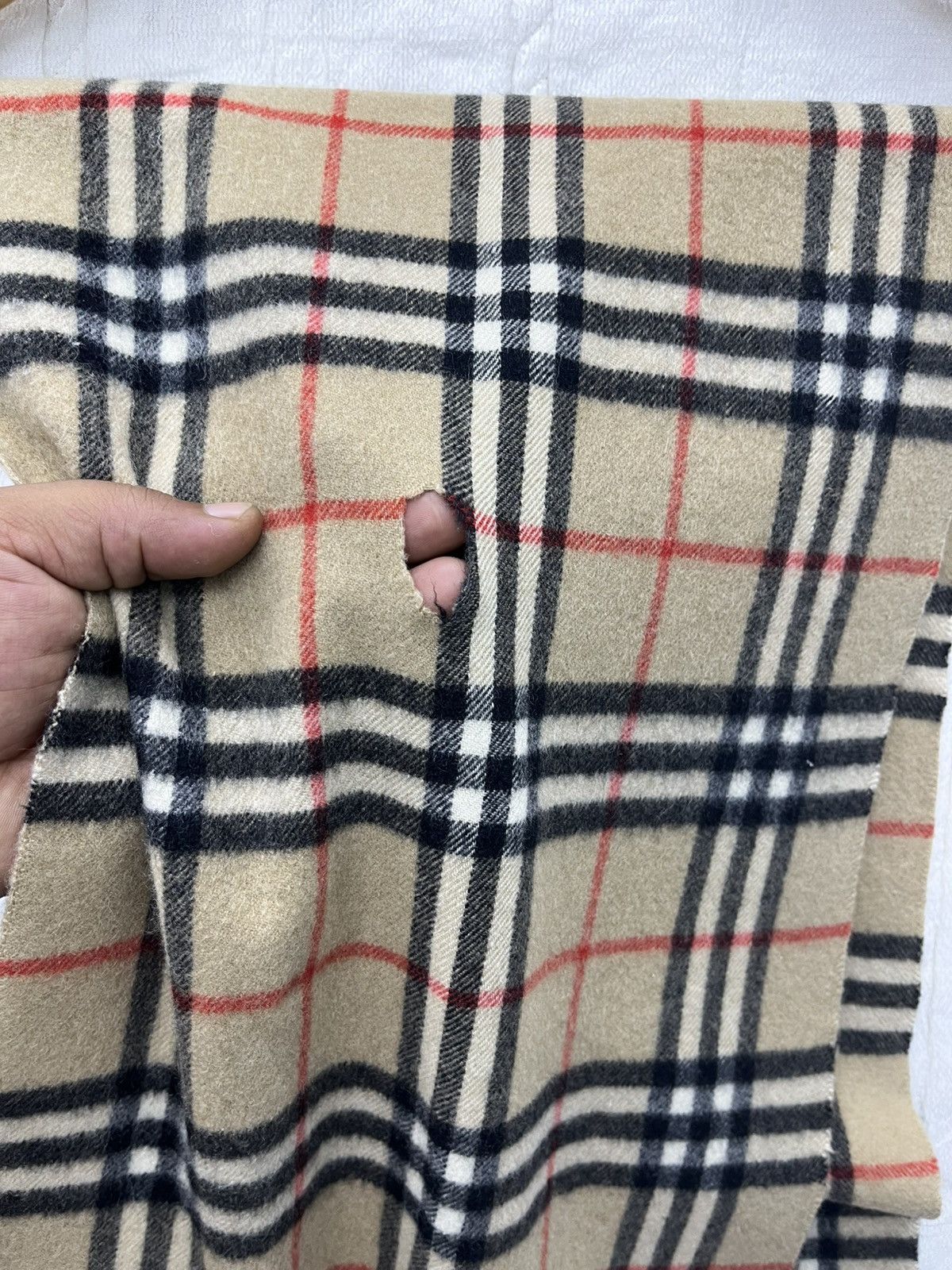 Burberry × Vintage STEALS🔥BURBERRY NOVA CHECK CASHMERE SCARF Size ONE SIZE - 9 Thumbnail