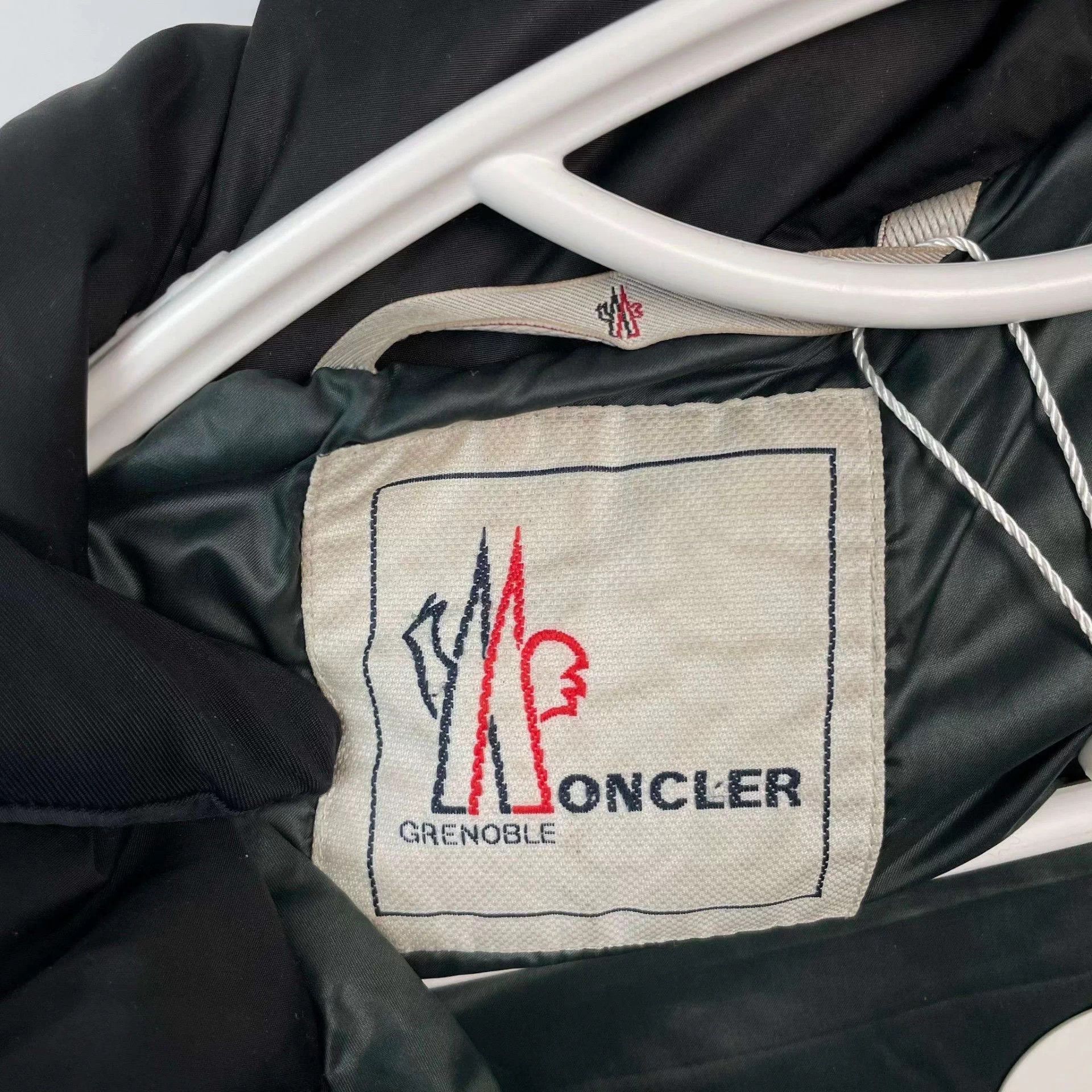 Moncler Moncler hooded down jacket black A-grade no accessories Size US L / EU 52-54 / 3 - 8 Thumbnail