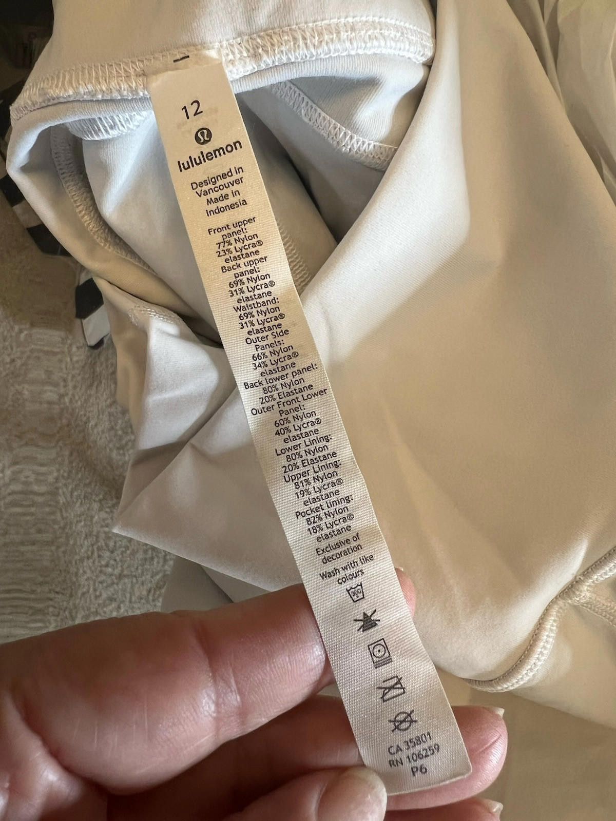 Designer Lululemon Wunder Under Crop 21" *Lace White Sz12 Size 34" / US 12 / IT 48 - 9 Thumbnail