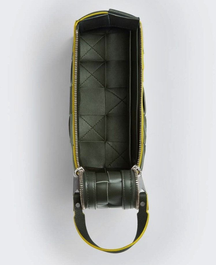 Bottega Veneta o1n1vont0725 Size: OS / Toiletry Case in Green Size ONE SIZE - 2 Thumbnail