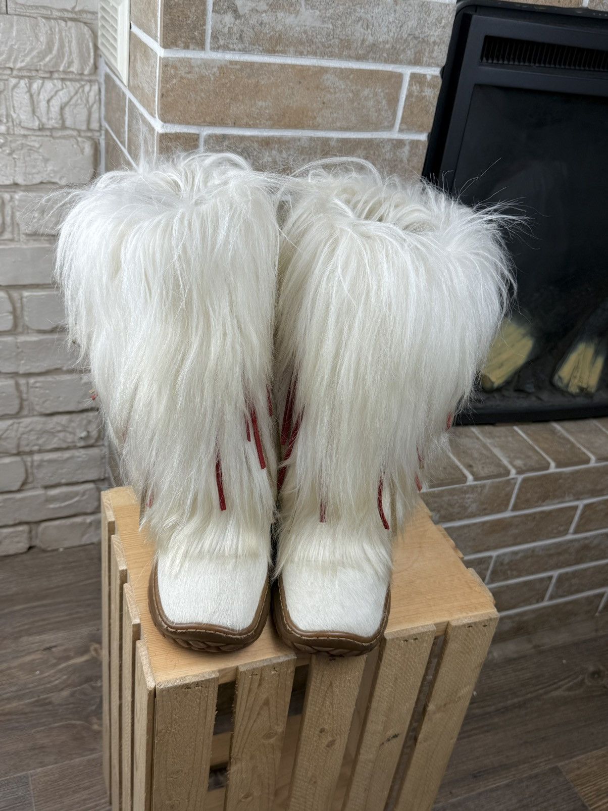 Vintage Vintage Y2K White Fluffy Fur Yeti Fuzzy Snow Boots Size US 8 / IT 38 - 9 Thumbnail
