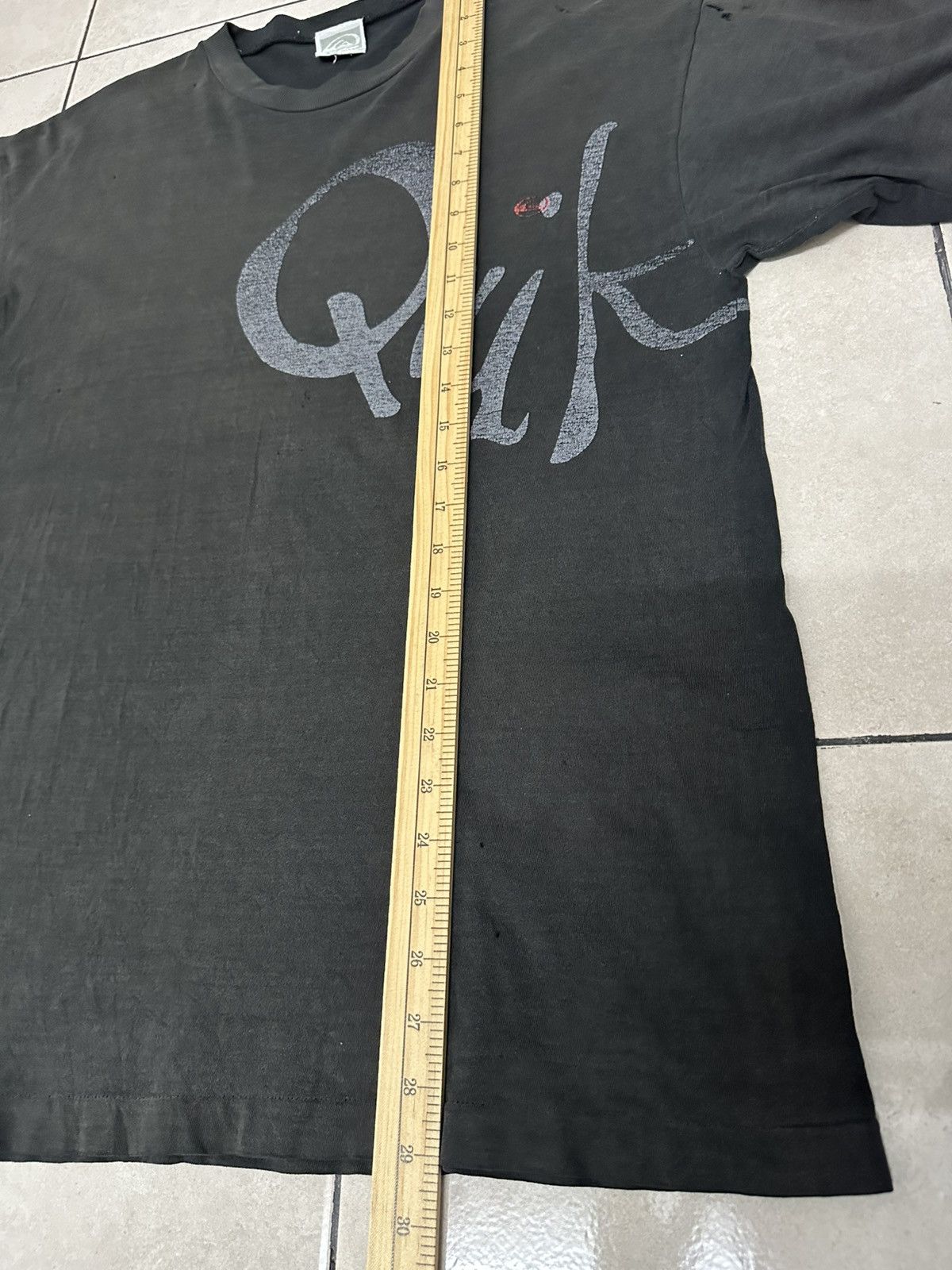 Quiksilver Vintage Quiksilver Thrashed Sunfaded Tshirt Size US L / EU 52-54 / 3 - 7 Thumbnail