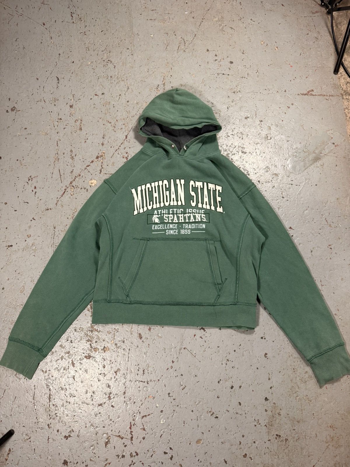 NCAA Vintage Sun faded Michigan State U Distressed Green Hoodie Size US XL / EU 56 / 4 - 1 Thumbnail