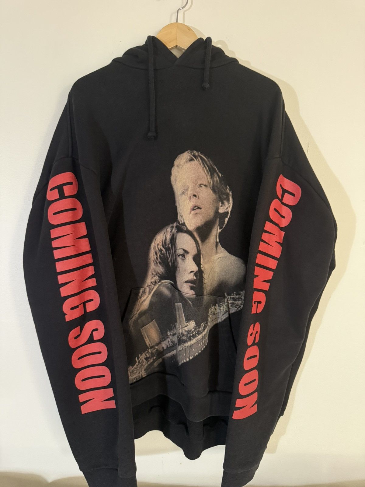 Vetements SS16 Titanic Coming Soon Hoodie Sz. L Size US L / EU 52-54 / 3 - 1 Thumbnail
