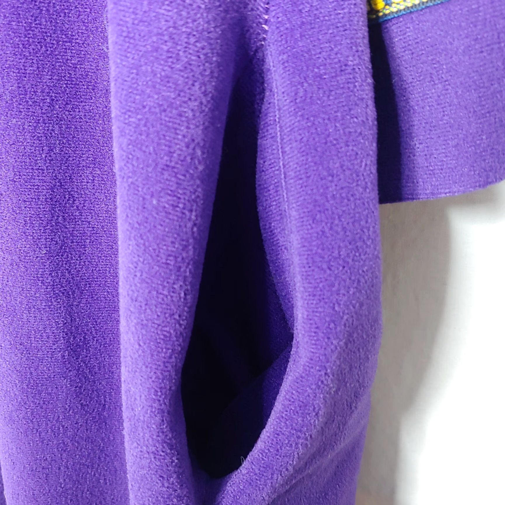 Vintage VINTAGE At Home Robe Womens L Night Gown Purple Yellow Woven Trim Zip 1970's House Coat Velour Polyester Size ONE SIZE - 3 Thumbnail
