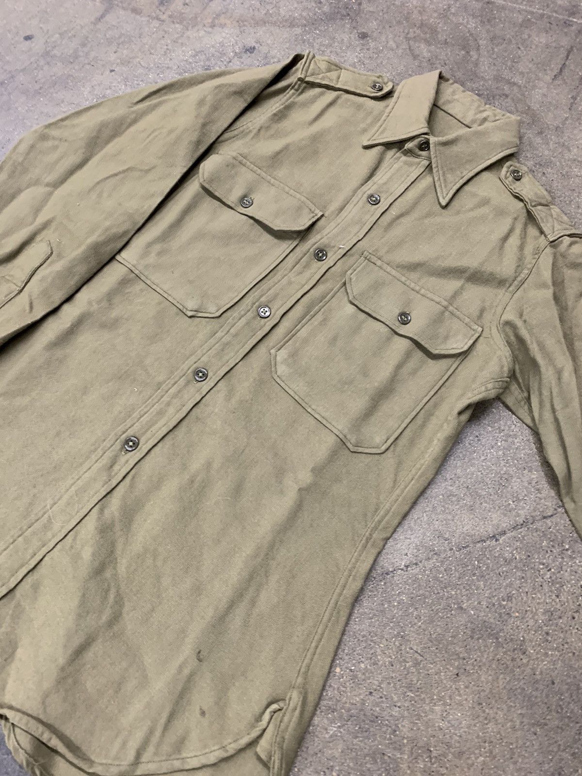 Vintage Vintage Military Tan Button Up Top Size US L / EU 52-54 / 3 - 1 Thumbnail