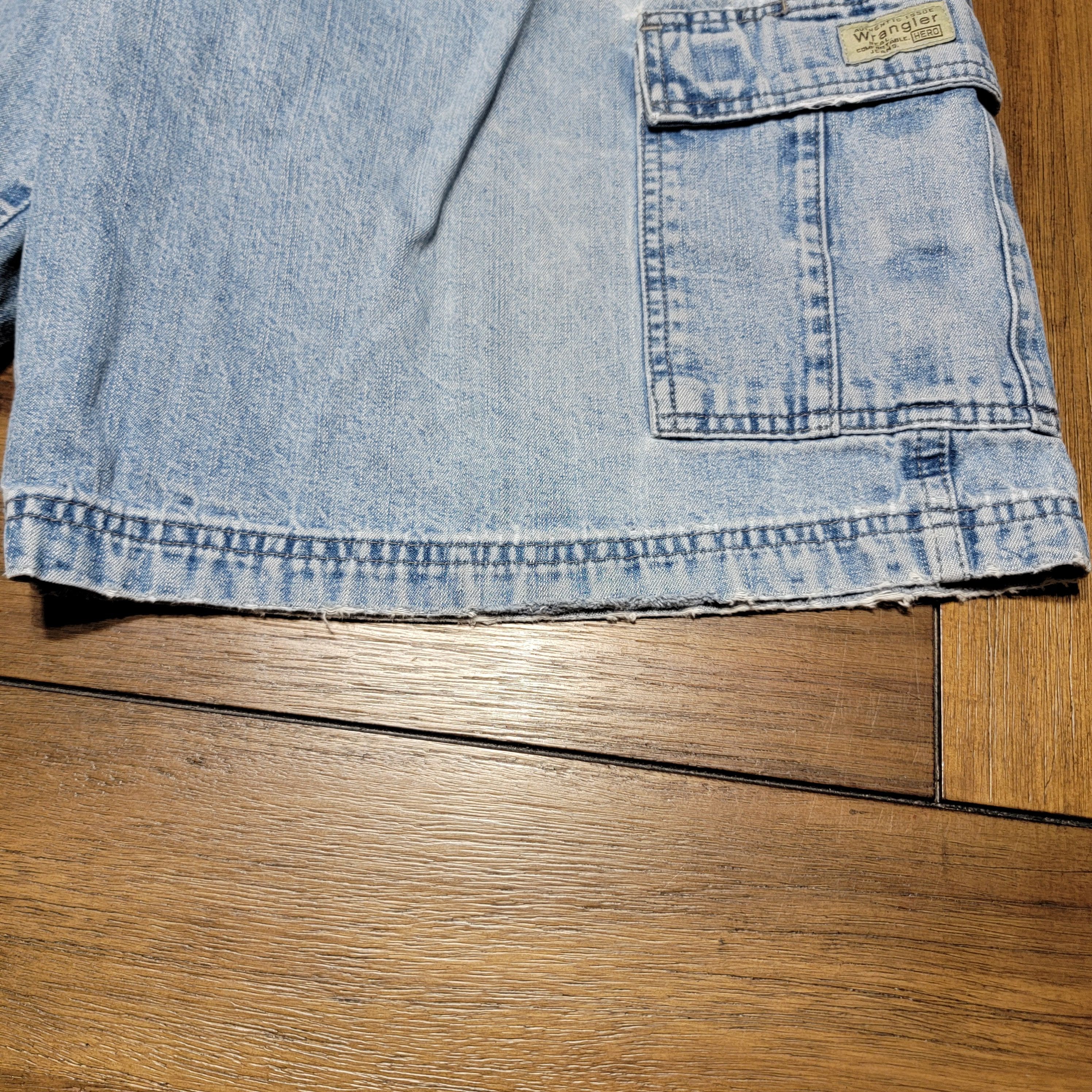 Wrangler Wrangler Denim Cargo Shorts Light Blue - Size 42 Size US 42 / EU 58 - 8 Thumbnail