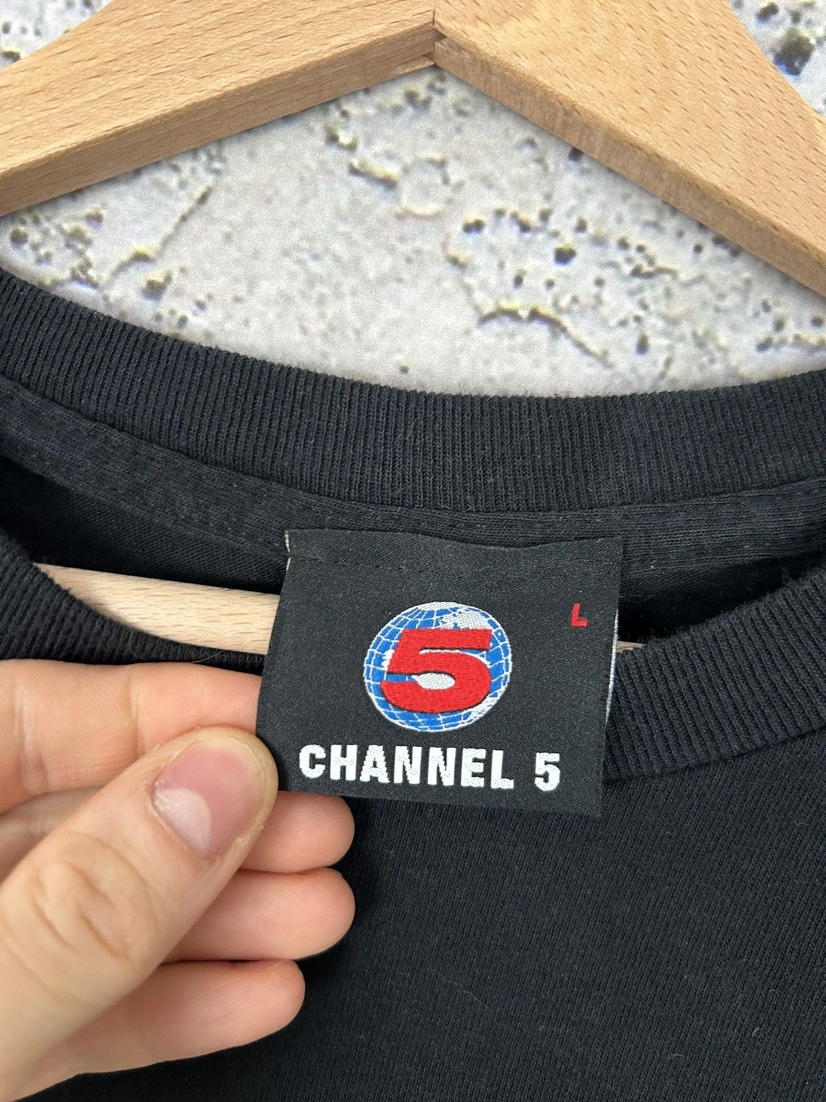 Other Vintage Channel 5 Streetwear Graphic Tee Retro Hype Y2K Size US L / EU 52-54 / 3 - 5 Thumbnail