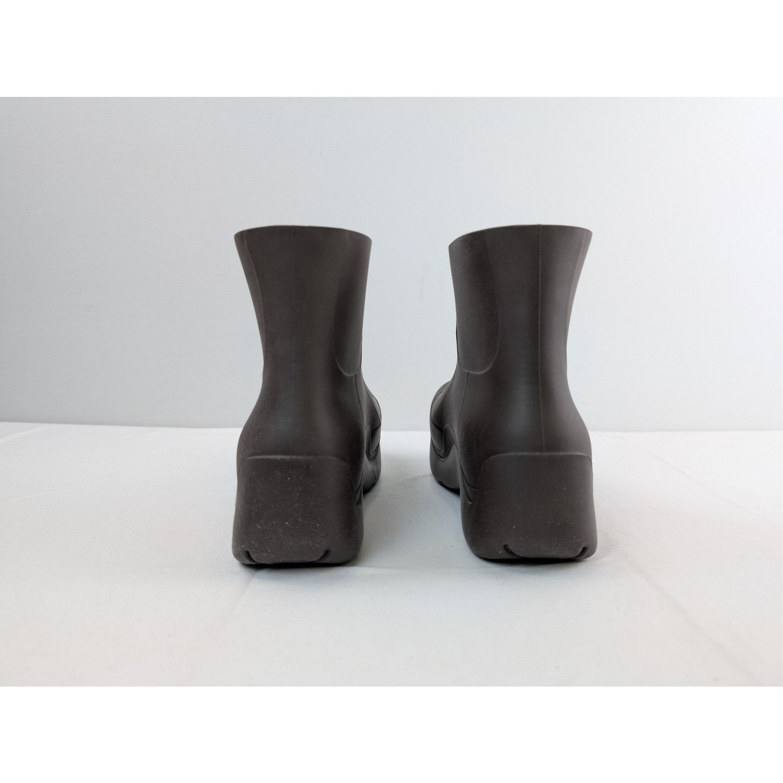 Bottega Veneta o1rshd1 Q:2 / Matt Rubber Puddle Ankle Boot in Fondant 46 Size US 13 / EU 46 - 11 Thumbnail