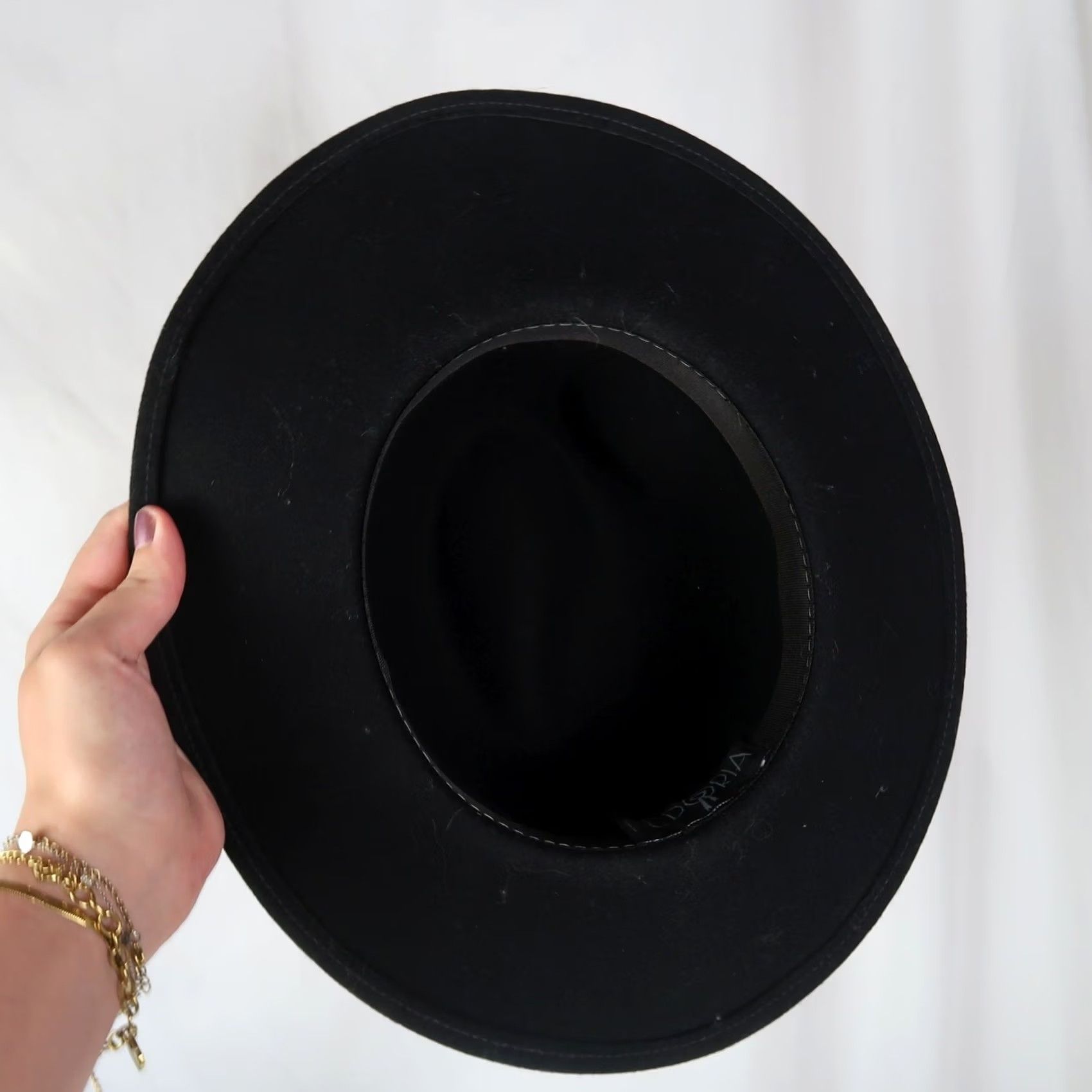 FELT VINTAGE Fedora Hat Wide Brim Black Wool Felt 70s Women One Size 23.5" circumference Size ONE SIZE - 6 Thumbnail