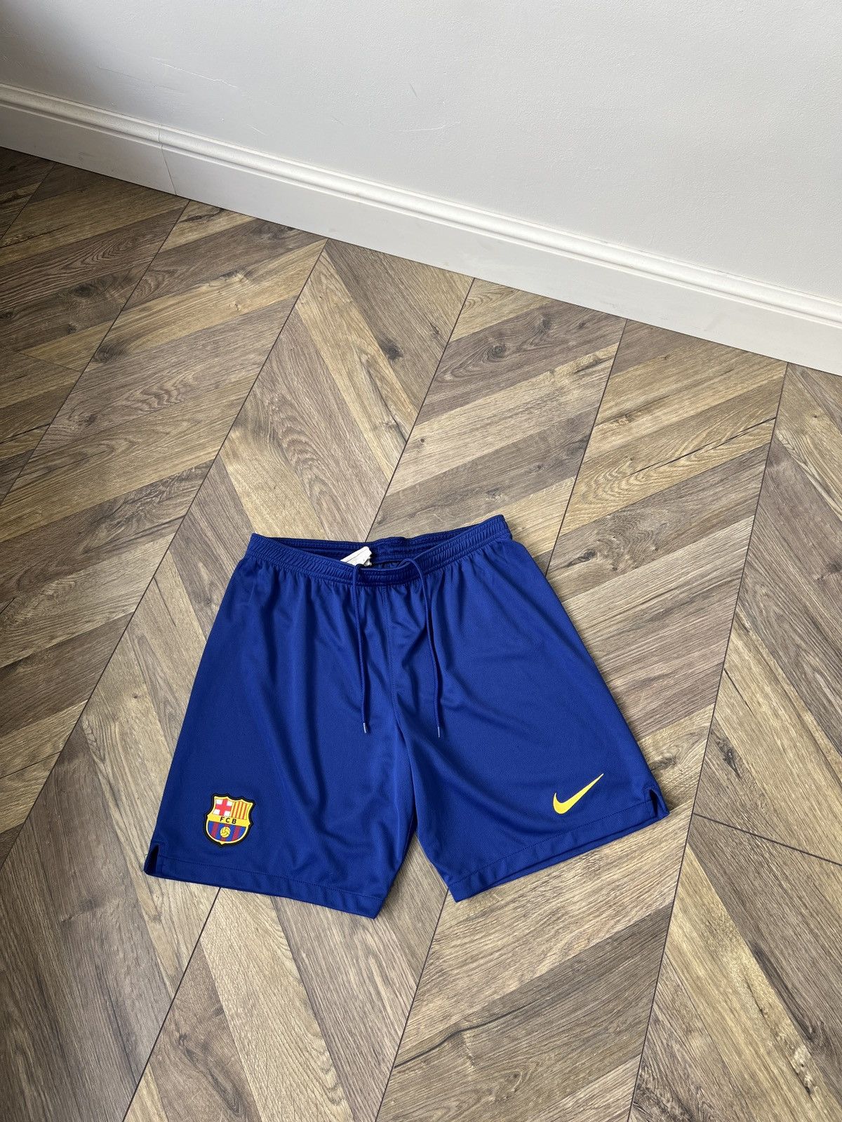 Nike Vintage Nike shorts Barcelona streetwear y2k style Size US 30 / EU 46 - 1 Thumbnail