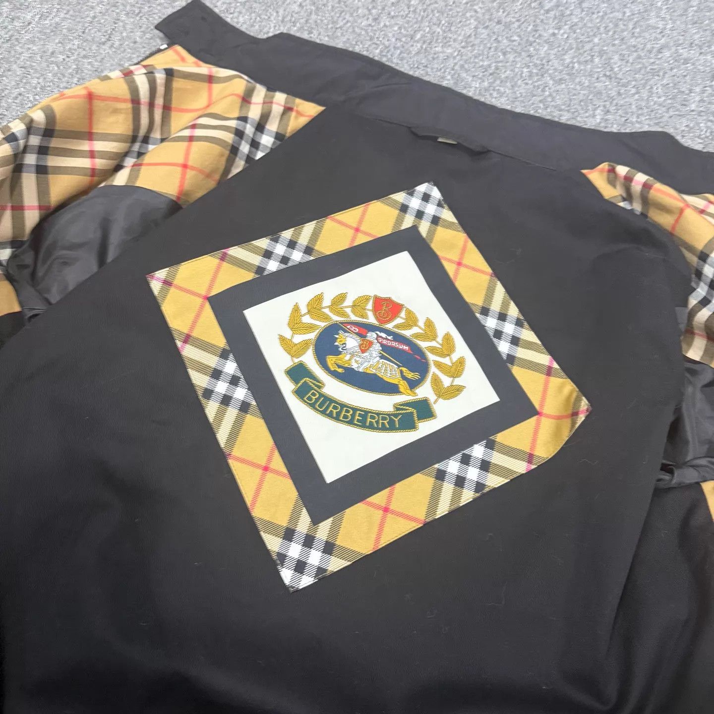 Burberry Burberry Horseferry Logo Check Lining Black Jacket 48 Size US M / EU 48-50 / 2 - 4 Thumbnail