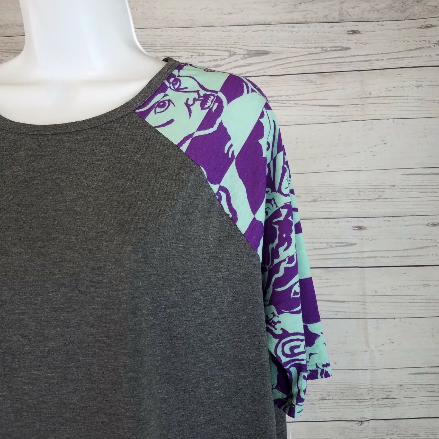 Vintage LuLaRoe Womens Irma Top Sz 2XS Gray Purple Faces Shirt Womens 2XS Gray Pu llover T-Shirt LuLaRoe Irma Top 2XS Gray Purple Faces Size XXS / US 00 / IT 34 - 4 Thumbnail