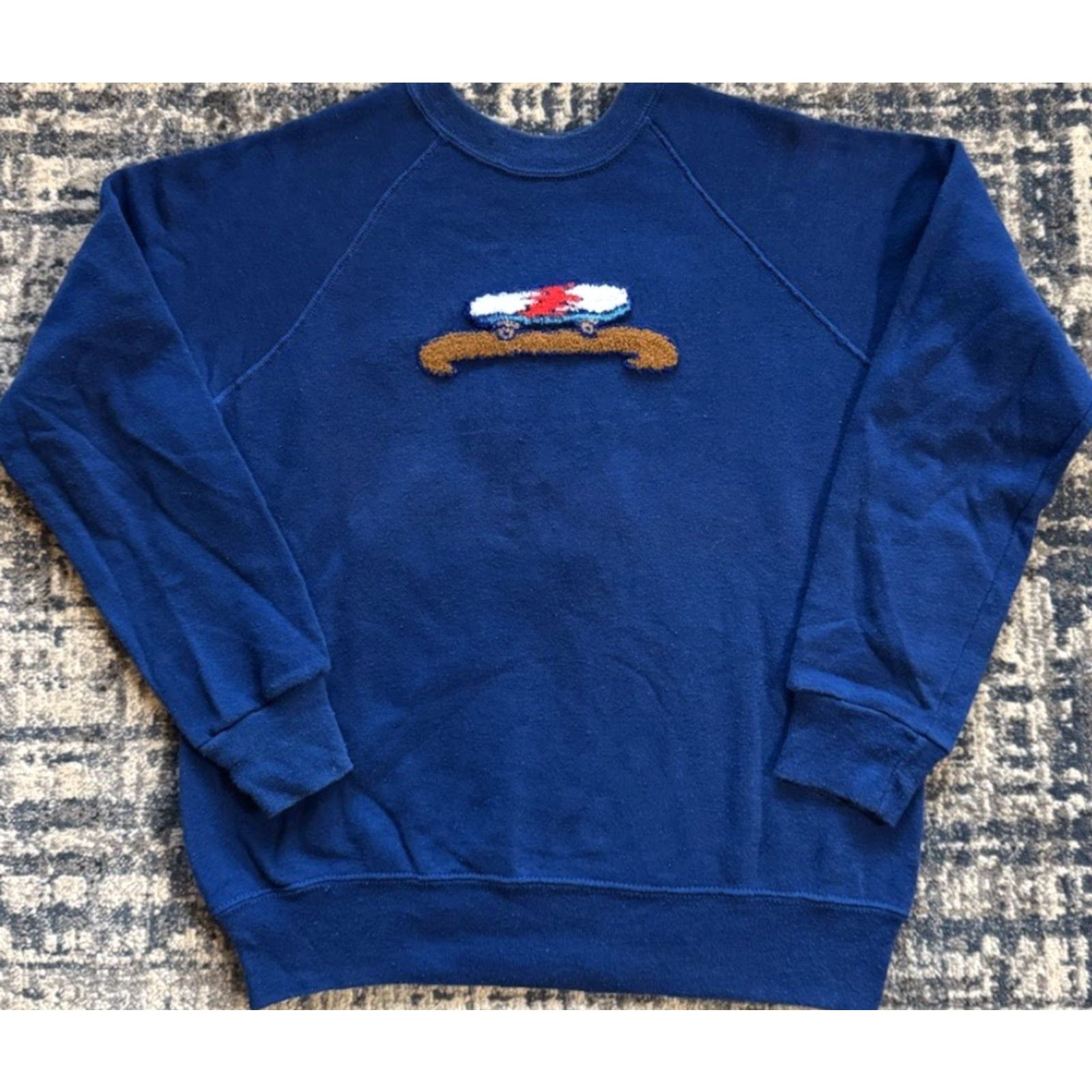 Vintage VINTAGE Bassett-Walker Sweatshirt L Graphic Print Long Sleeve Crew Neck Blue 80s Skate Punk Grunge Men’s Boys Size US L / EU 52-54 / 3 - 3 Thumbnail