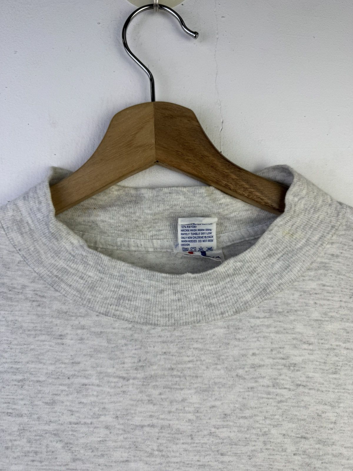Champion vintage gray 90's Champion long-sleeve crewneck t-shirt Size US M / EU 48-50 / 2 - 5 Thumbnail