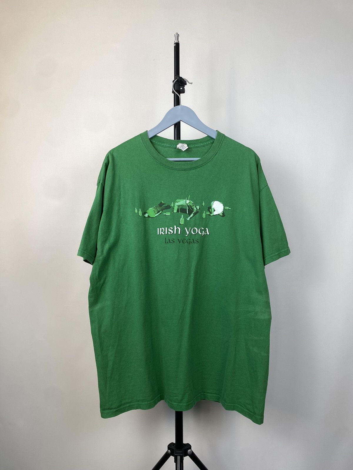 Vintage Crazy Vintage Irish Yoga Drunk Graphic Tee Size US XL / EU 56 / 4 - 1 Thumbnail