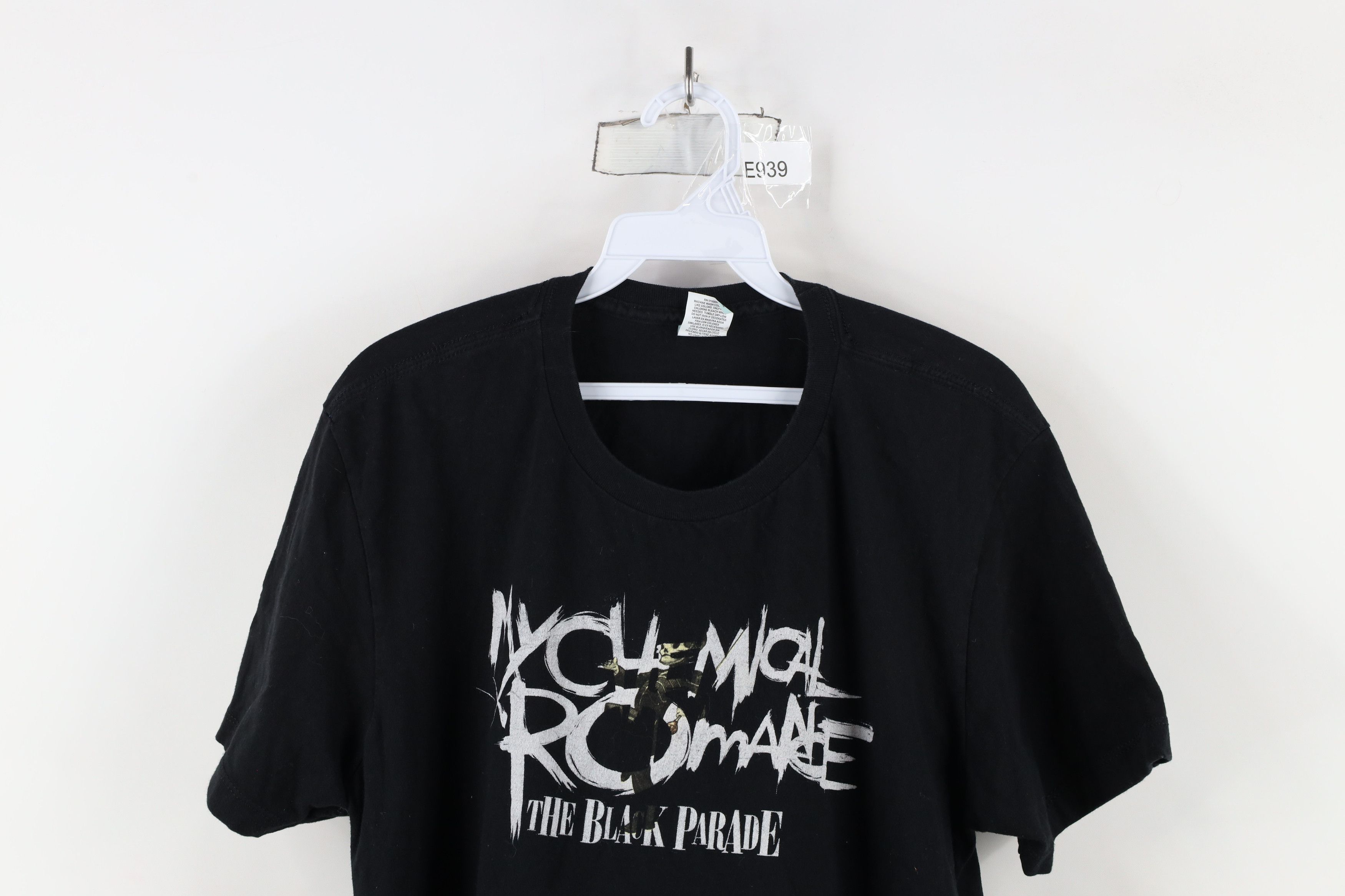 Vintage Vintage Y2K Black Parade My Chemical Romance Band T-Shirt Size US L / EU 52-54 / 3 - 2 Thumbnail