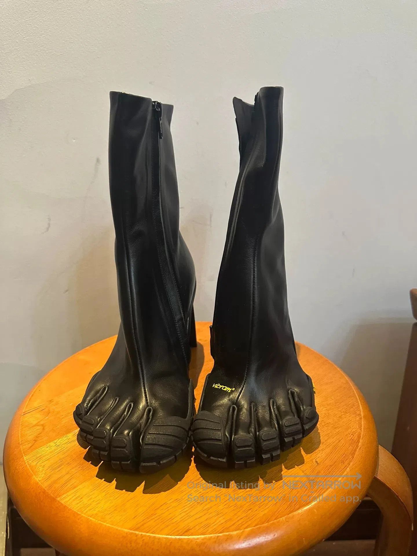 Balenciaga Balenciaga Black Leather Zip Ankle Boots. Size US 5 / IT 35 - 1 Thumbnail