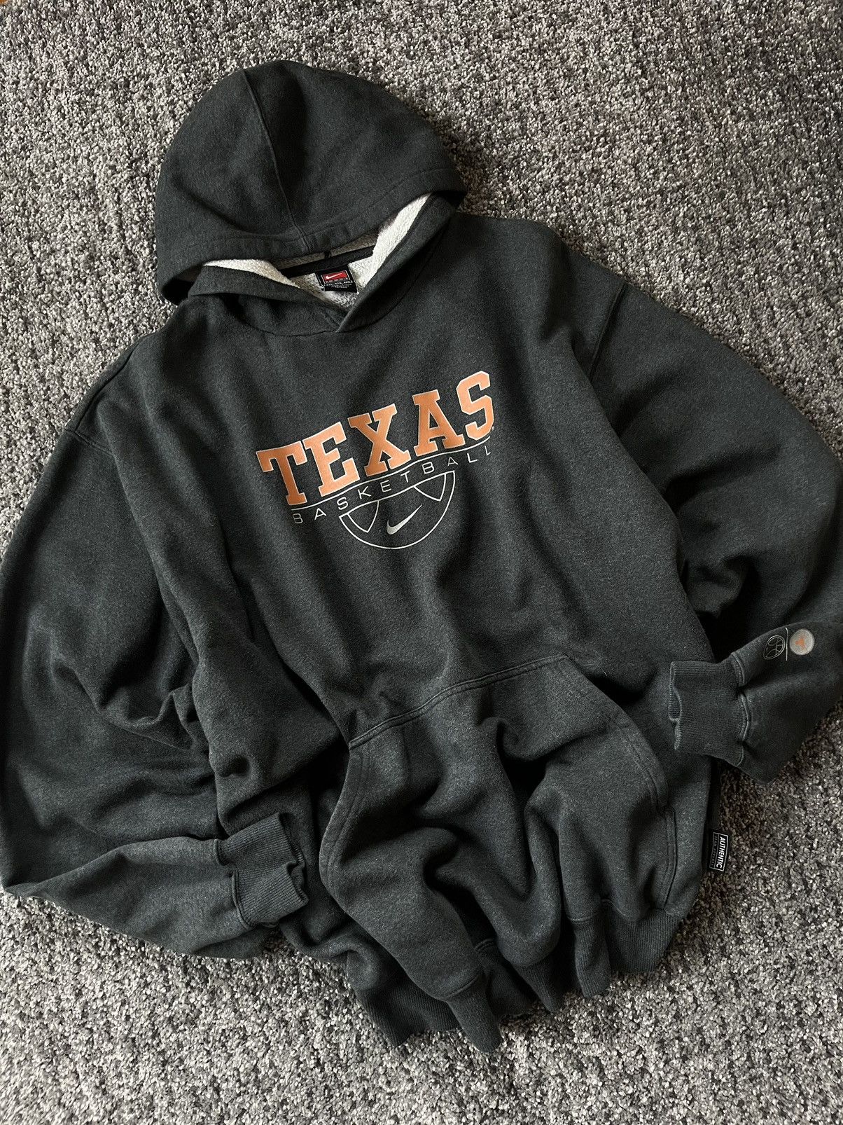 Nike × Vintage Vintage 90’s Nike Team Texas Basketball Baggy Hoodie Size US XXL / EU 58 / 5 - 3 Thumbnail