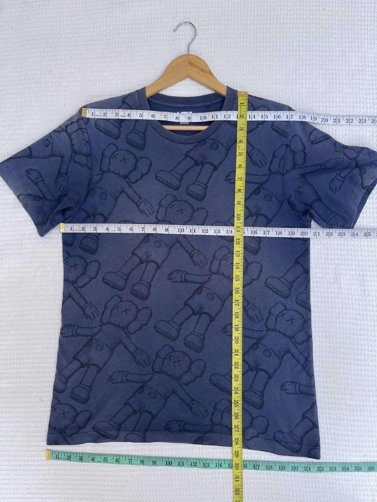 Kaws Last Drop🔥Rare🔥Kaws X Uniqlo T-Shirt Size US L / EU 52-54 / 3 - 11 Thumbnail