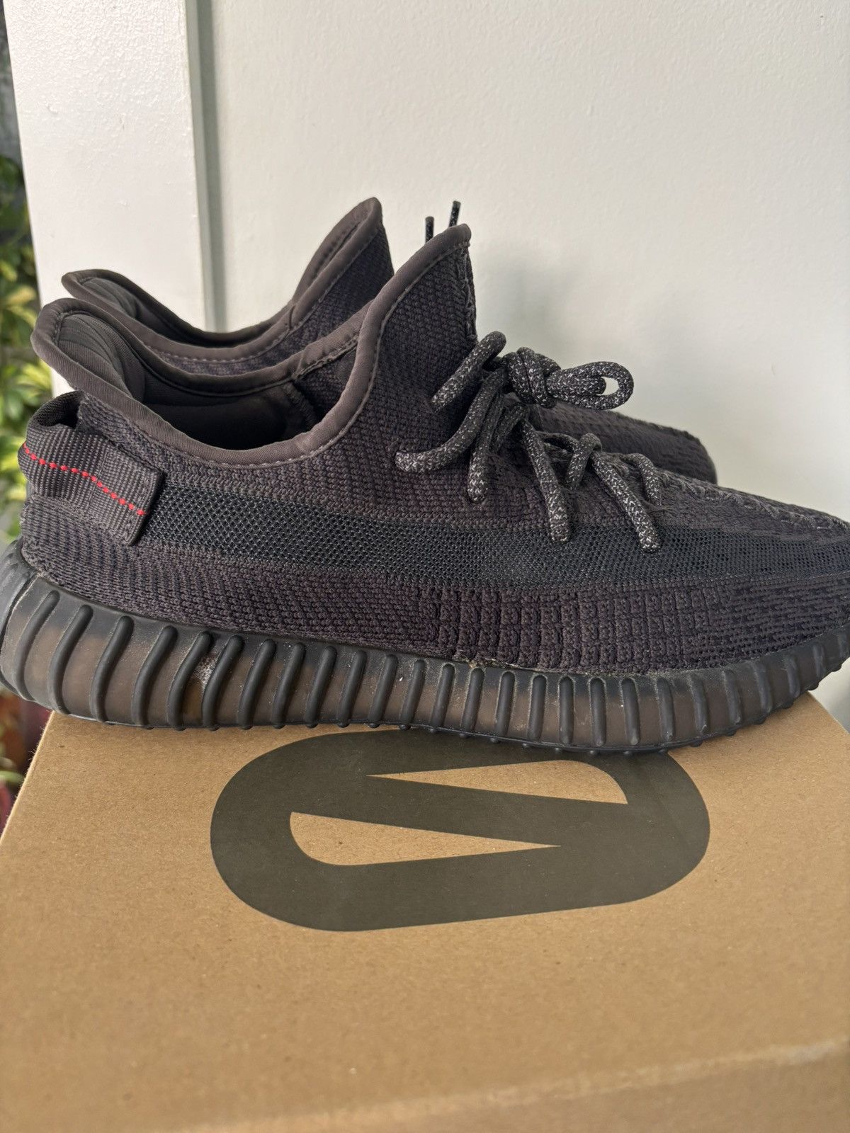 Yeezy Yeezy 350 black non reflective Size US 9.5 / EU 42-43 - 2 Thumbnail