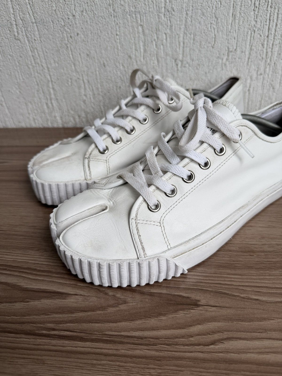 Maison Margiela 🫆tabi leather sneakers Size US 10.5 / EU 43-44 - 2 Thumbnail