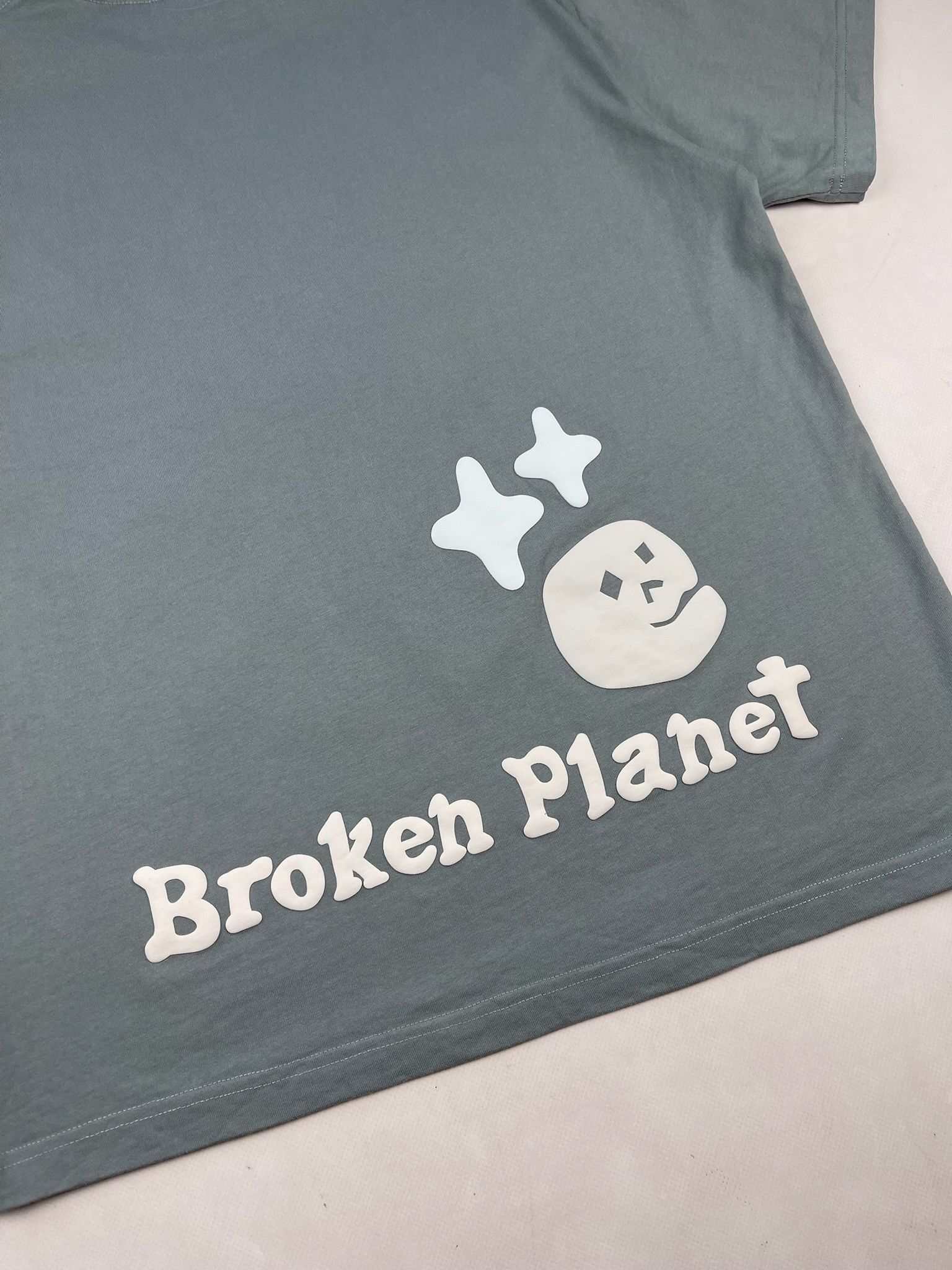 Broken Planet Broken Planet T-shirt oversized bones in space skull Size US S / EU 44-46 / 1 - 5 Thumbnail