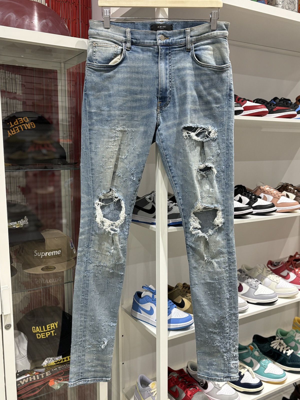 Amiri Amiri Thrasher Jeans Light Wash Size: 34 Size US 34 / EU 50 - 1 Thumbnail