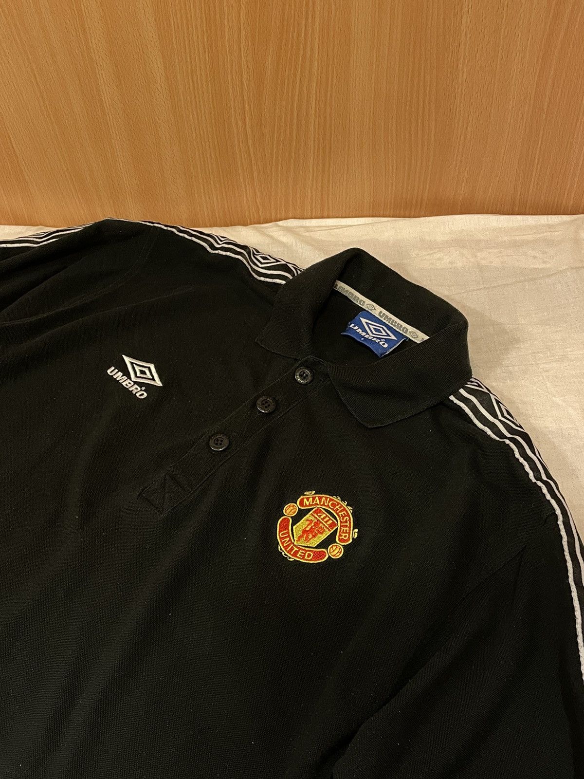 Umbro × Vintage UMBRO 90-00s vintage Manchester United polo black t-shirt Size US L / EU 52-54 / 3 - 1 Thumbnail