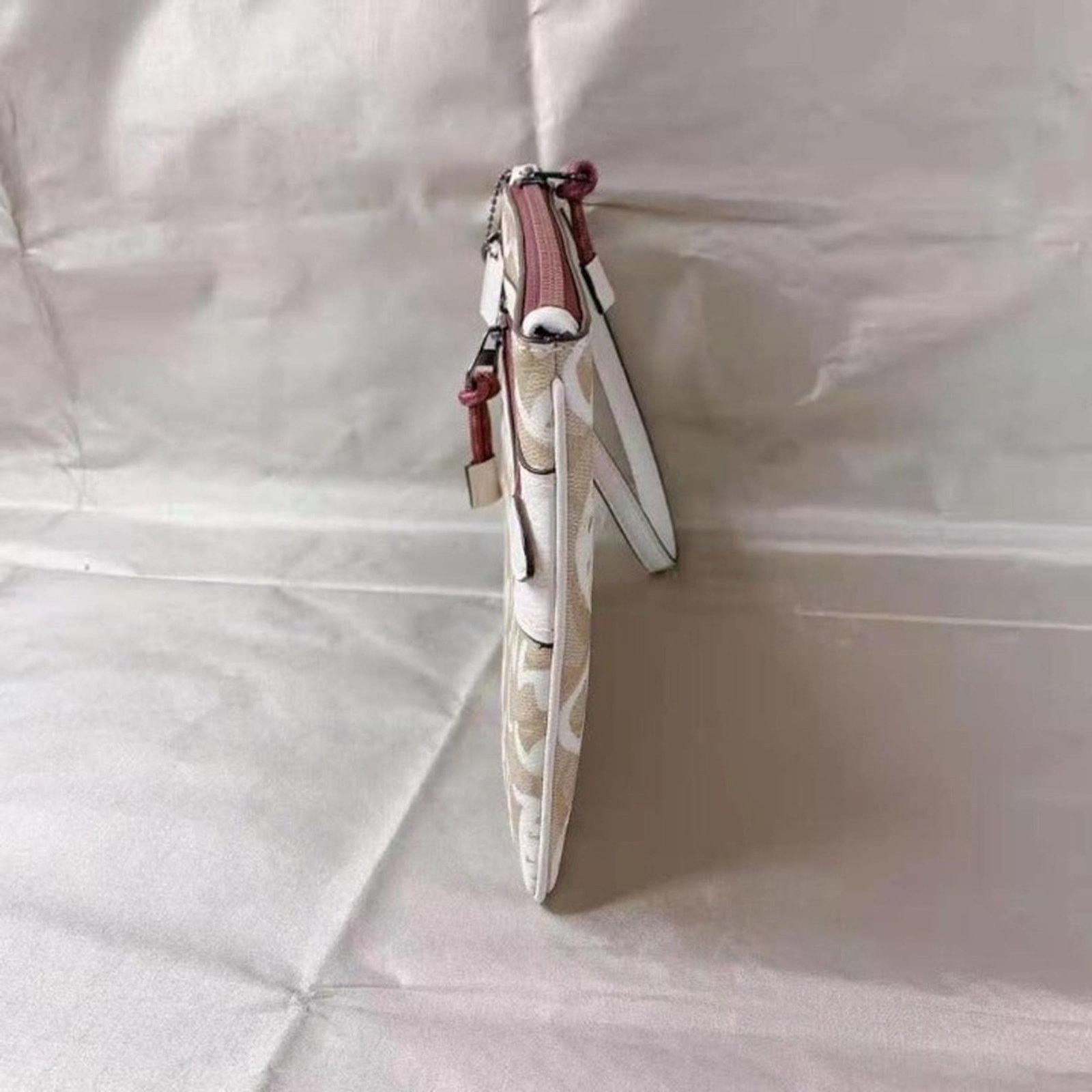 Coach Coach 2656 Vale Gallery Pouch In Sig Canvas In Light Khaki Size ONE SIZE - 2 Thumbnail