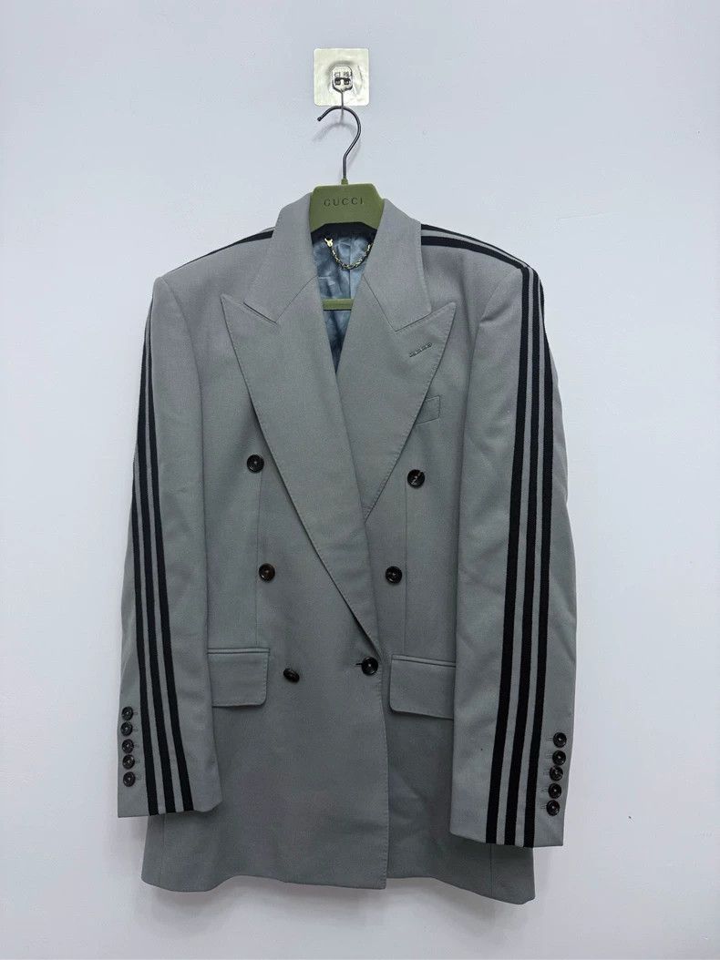 Gucci Gucci Co-branded solid color jacket buttoned V-neck jacket Size US S / EU 44-46 / 1 - 1 Thumbnail