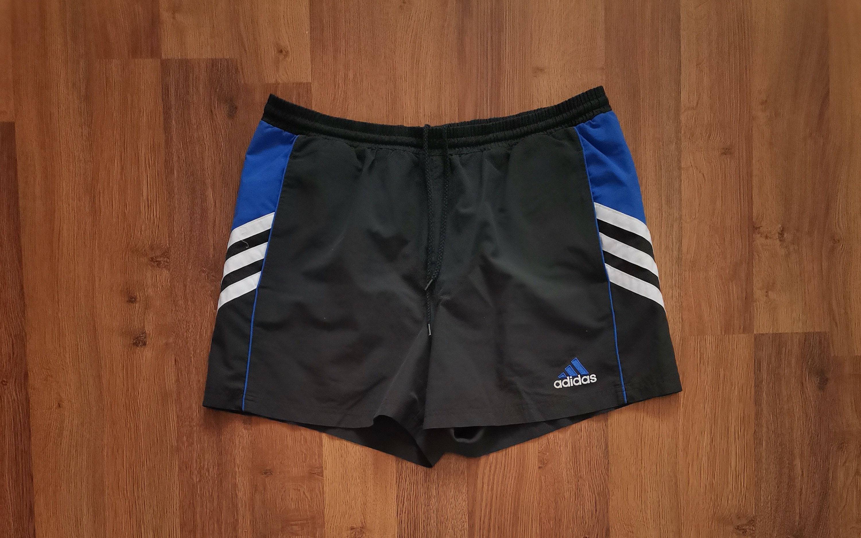 Adidas Vintage Adidas Shorts Size US 34 / EU 50 - 1 Thumbnail