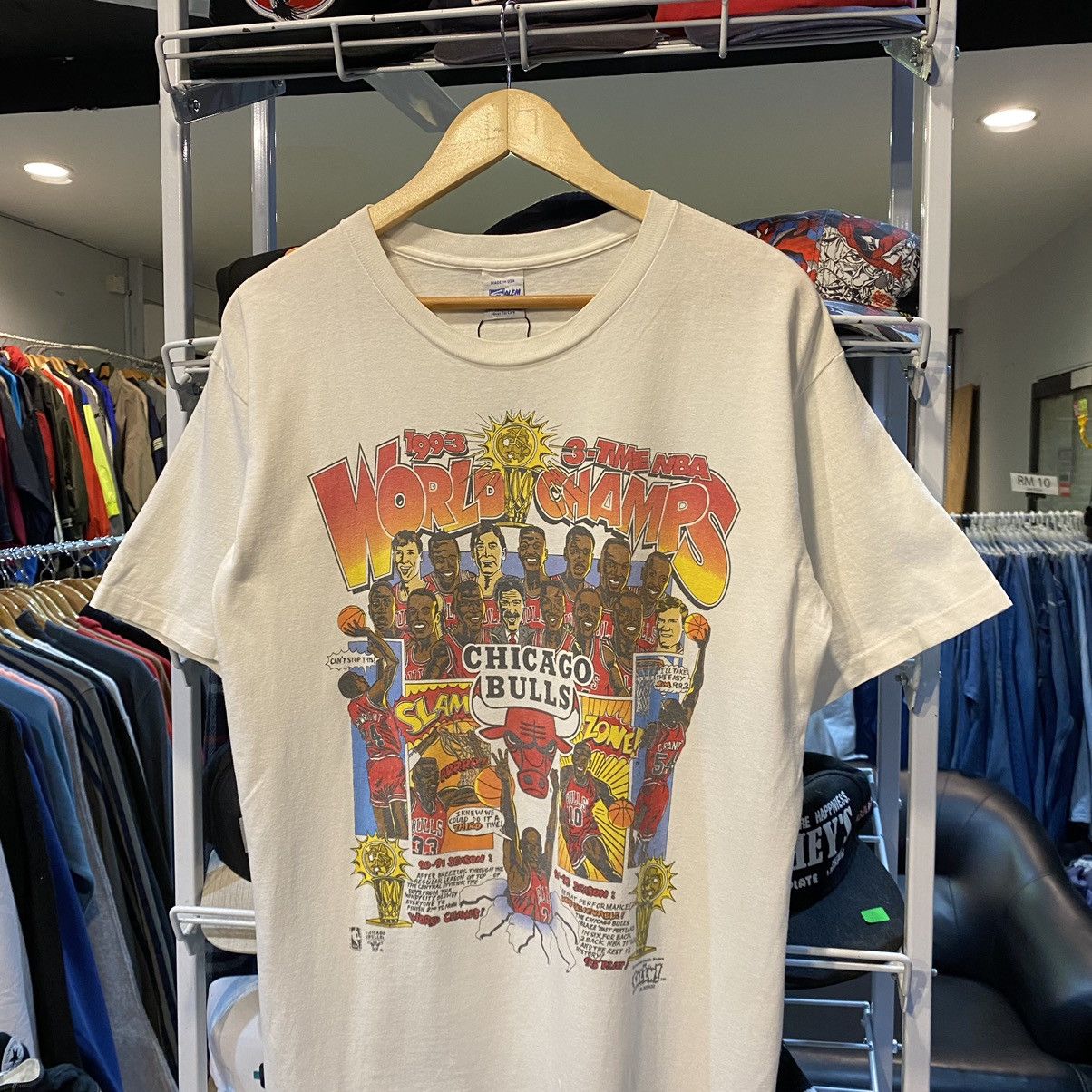 NBA Vintage Chicago Bulls 1993 Caricature Size US L / EU 52-54 / 3 - 3 Thumbnail