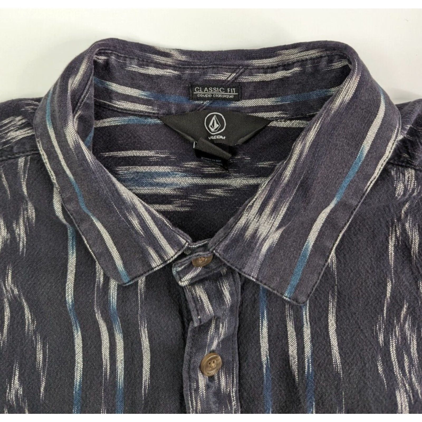 Volcom VINTAGE Volcom Shirt Mens L Aztec Classic Fit Short Sleeve Button Casual Size US L / EU 52-54 / 3 - 5 Thumbnail