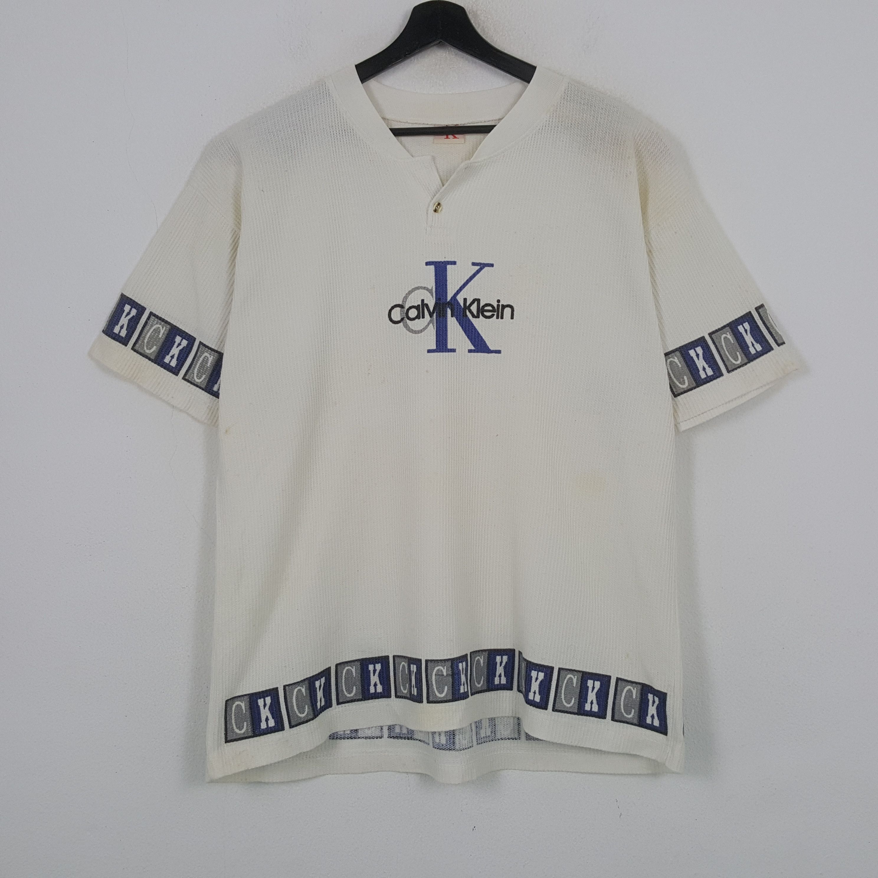 Calvin Klein Calvin Klein Fashion Brand Spellout Logo Design Tshirt RR4 Size US XL / EU 56 / 4 - 1 Thumbnail