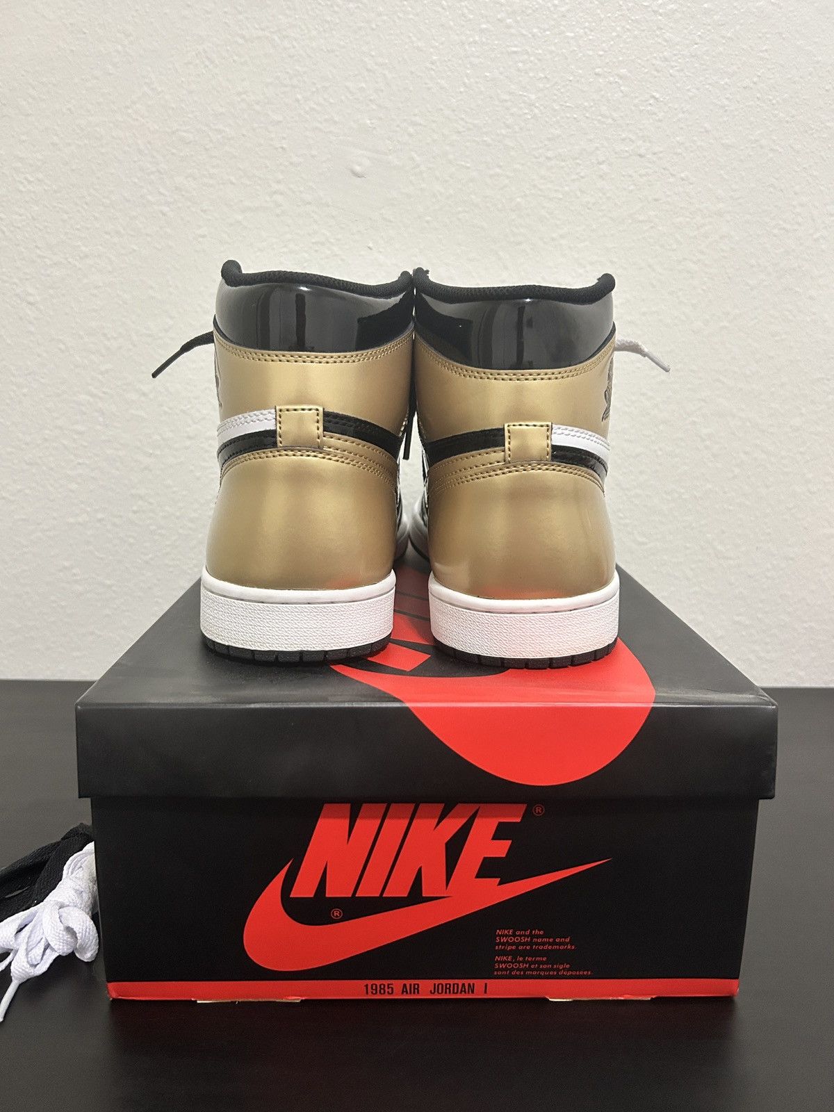 Jordan Brand Jordan 1 Gold Toe Size US 10 / EU 43 - 2 Thumbnail
