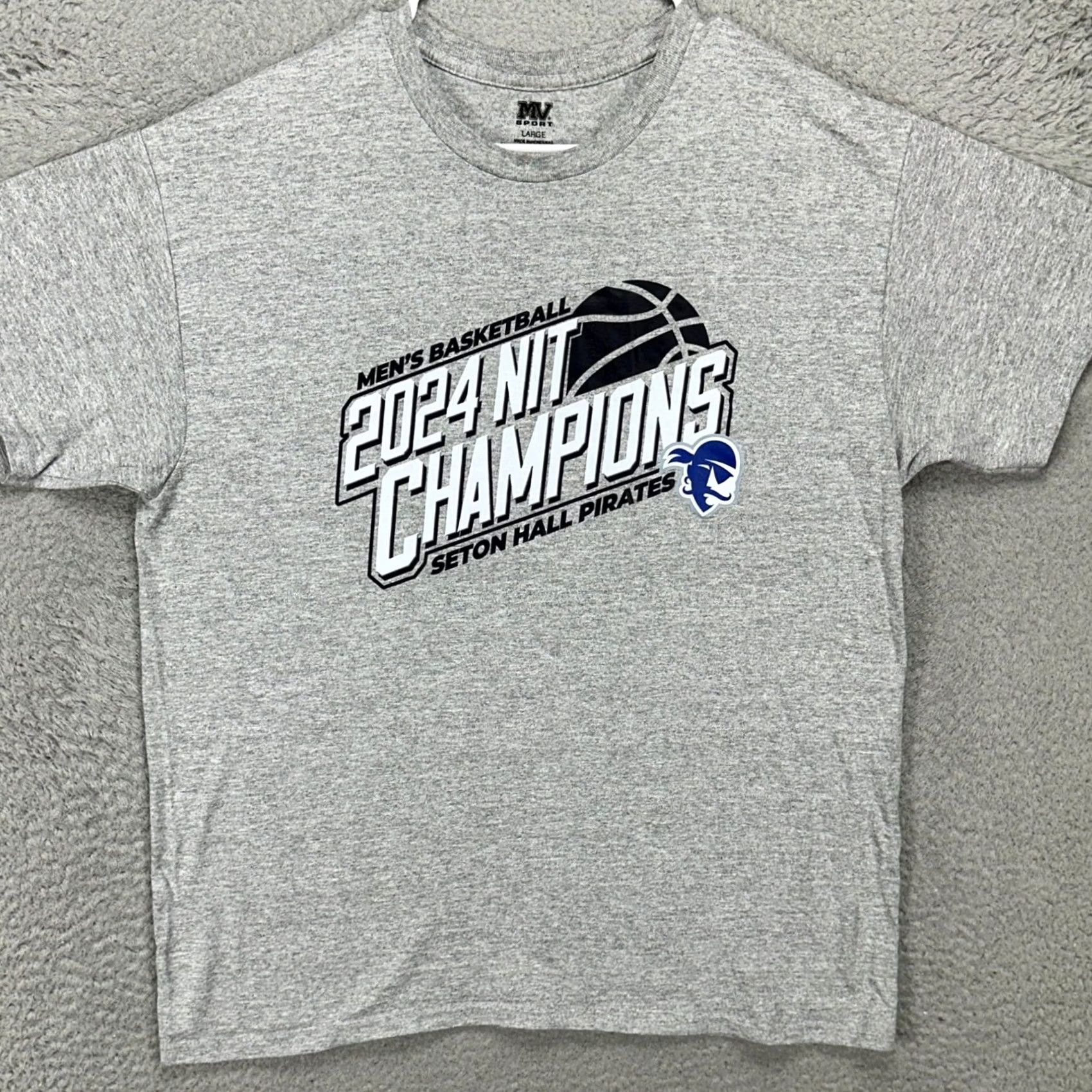 Champion Seton Hall Pirates T-Shirt Mens Large Light Gray 2024 NIT MV Sport Shirt Short Sleeve Graphic Print Crew Neck Cotton Polyester Breathable Men Clothes Size US L / EU 52-54 / 3 - 3 Thumbnail