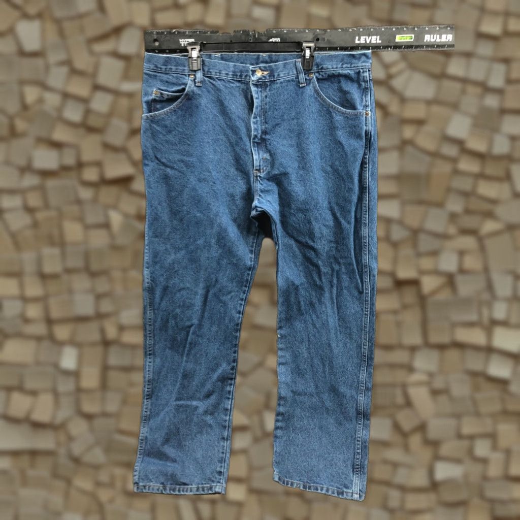 Wrangler Wrangler Jeans Straight 42x30 Mens Mid Blue Wash Denim 5-Pocket Regular Belt Loops Size US 42 / EU 58 - 1 Thumbnail