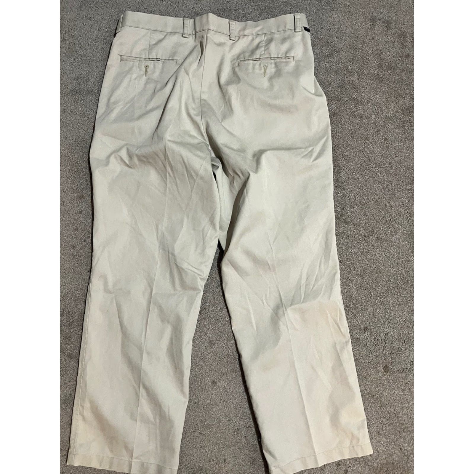 Dockers Dockers Men’s 36x29 Beige Pleated Dress Pants Stain Defender Belt Loops 5-Pocket Regular Inseam 29 Comfort Wrinkle Resistant Size US 36 / EU 52 - 3 Thumbnail
