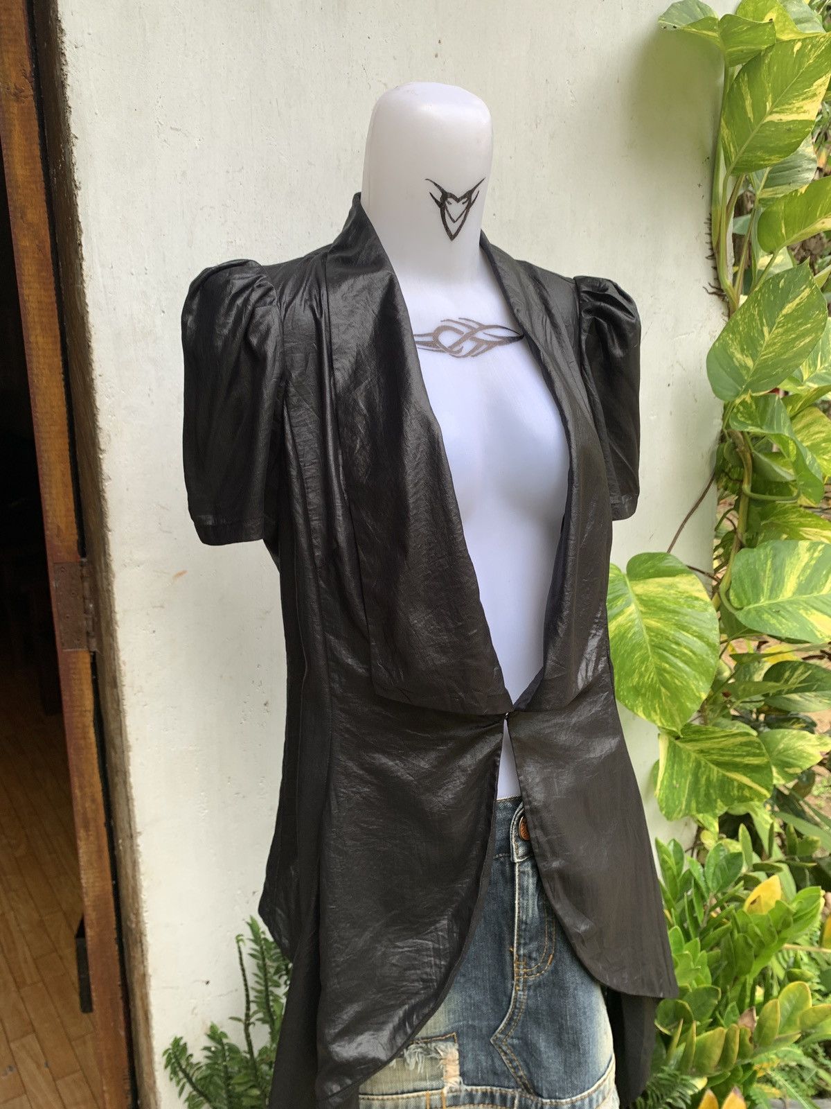 Japanese Brand y2k ZU.KU Black Leather Look Short Sleeves Blazer Size M / US 6-8 / IT 42-44 - 2 Thumbnail