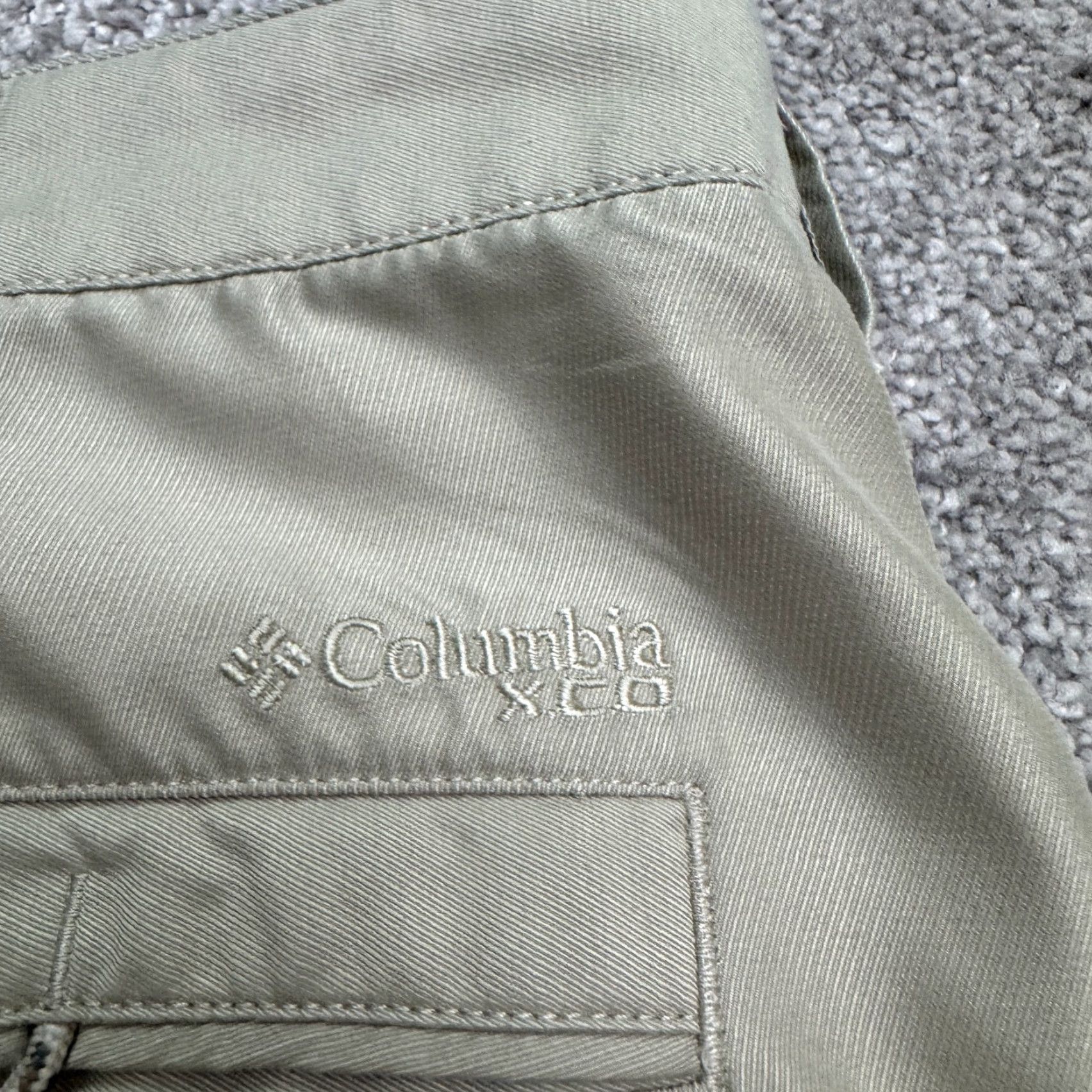 Vintage Columbia Mens Chino Shorts 38 Tan Brown Pleated Front Outdoor Utility Pockets Safari Style 9" Inseam Summer Fall Mens Size US 38 / EU 54 - 5 Thumbnail