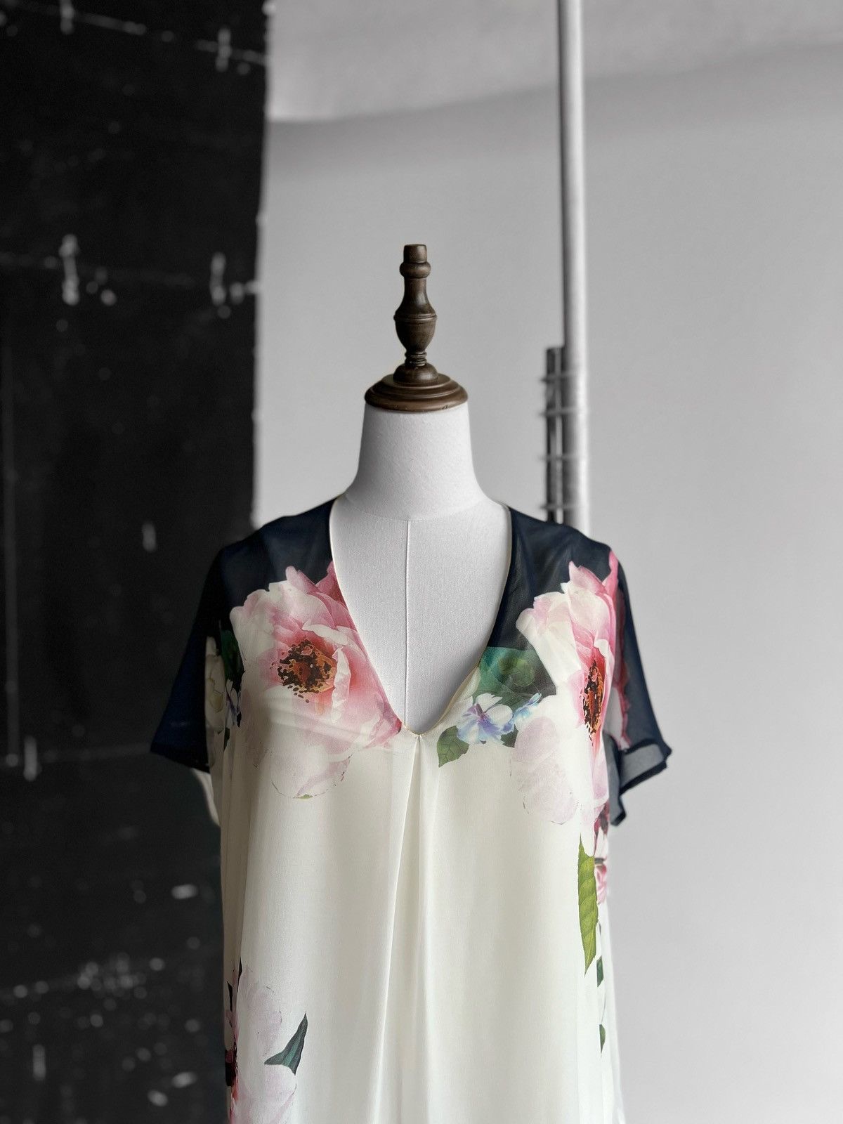 Designer × PHASE Garments Phase Eight Womens Chiffon Blouse Top Shirt Floral Print Size M / US 6-8 / IT 42-44 - 2 Thumbnail