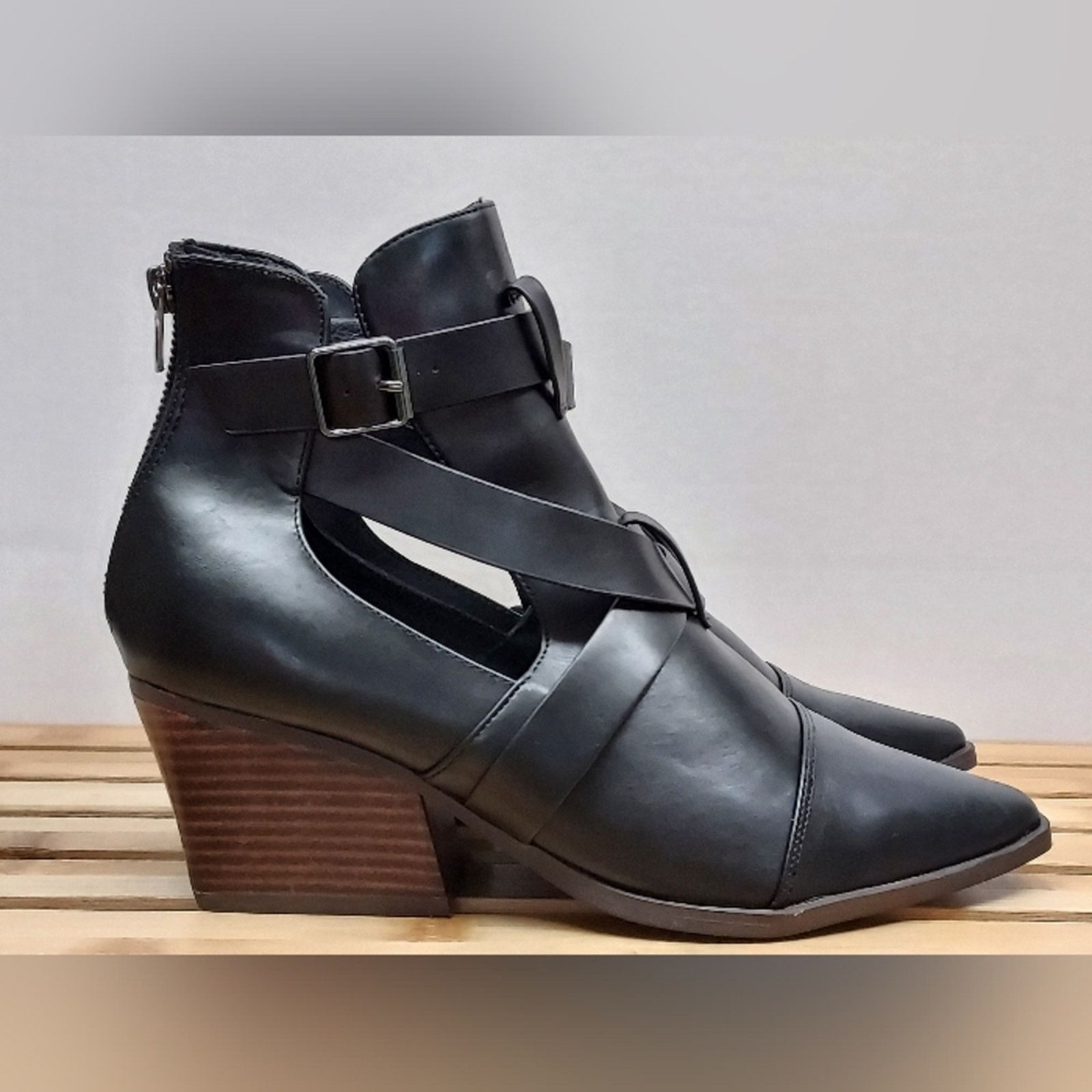 Other Yellow Box Womens Black Canoly Cut-Out Bootie Size 9 Size US 9 / IT 39 - 6 Thumbnail
