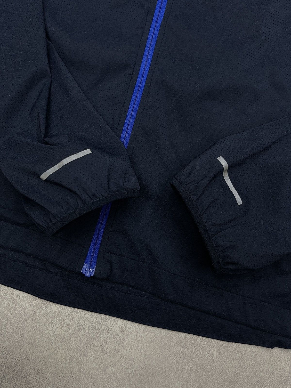 Nike Mens Nike Running Windrunner Hooded Jacket Blue Navy Size US S / EU 44-46 / 1 - 7 Thumbnail