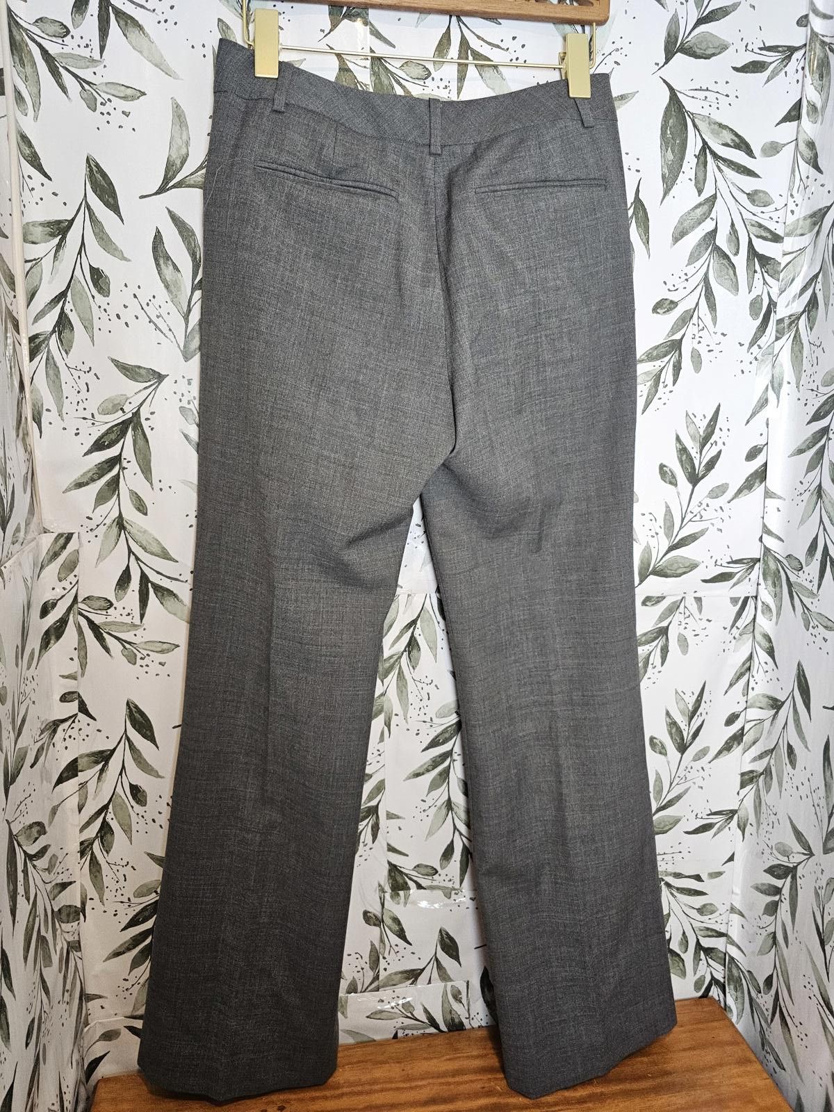 Saks Fifth Avenue Saks Fifth Ave Pants Gray Womens Size 4 Virgin Wool Size 27" / US 4 / IT 40 - 4 Thumbnail