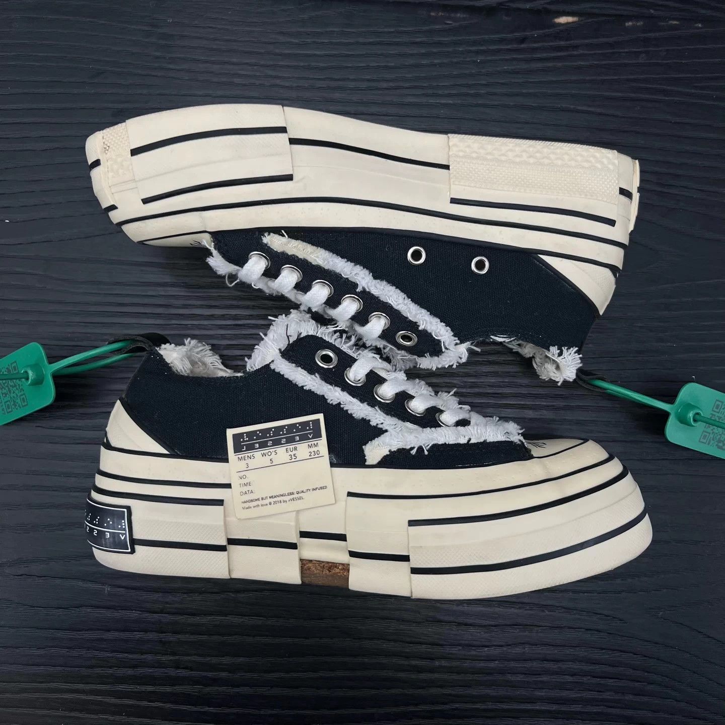 Other VANNESS 2.0 Elevated B&W Glow-in-the-Dark 35 Size US 5 / IT 35 - 4 Thumbnail