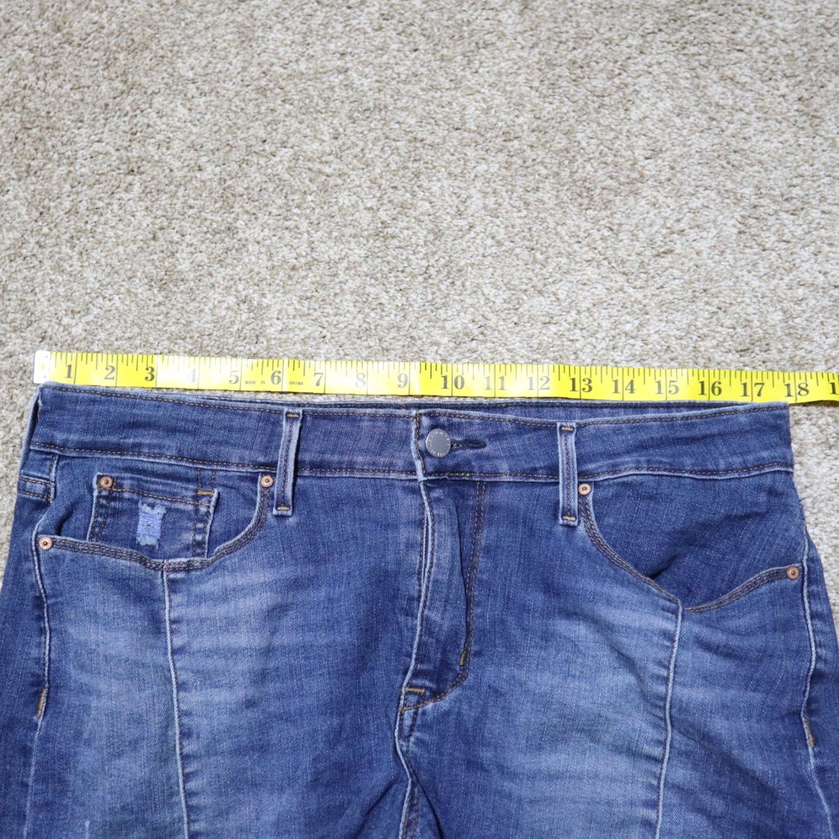 CO Signature by Levi Strauss & Co. Blue Modern Shorts 12-W31 Womens Regular 12 Blue 5-Pocket Denim Short Casual Modern 90s Style? Size 31" - 4 Thumbnail