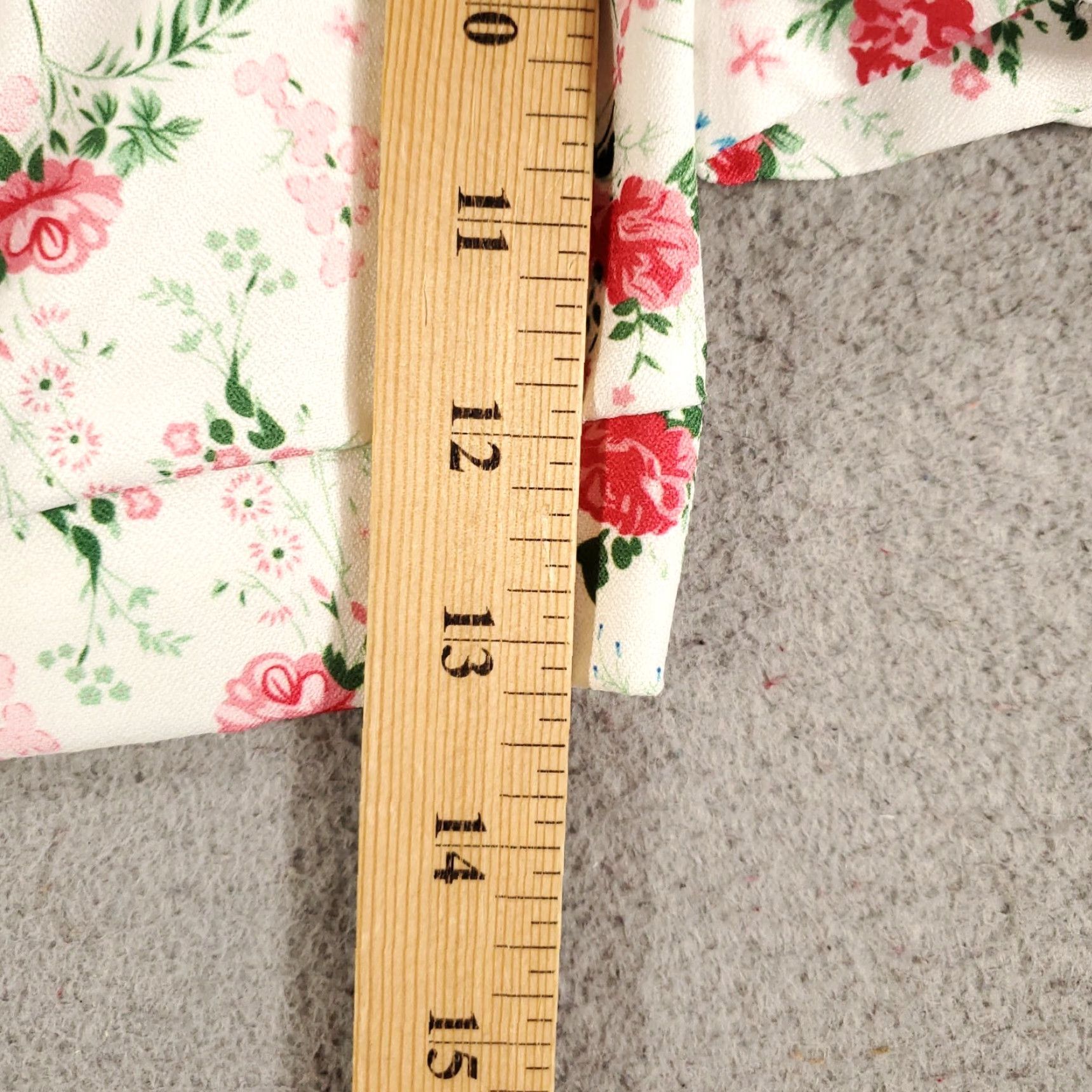 Lulus Lulus Crop Top Womens Small White Red Roses Puff Sleeve Smocked Cute Factor Size S / US 4 / IT 40 - 3 Thumbnail